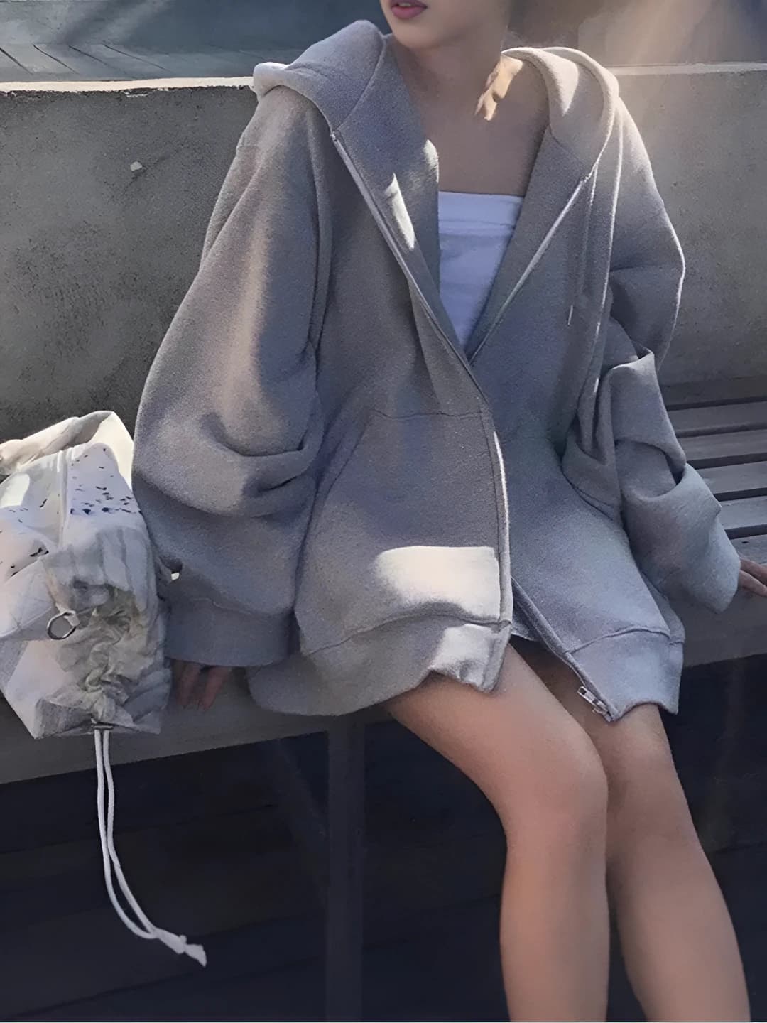 Ayollar uchun issiq astarli xudi, fermuarli, bo'sh (oversize) kesim, uzun yeng, o'rta-uzun, bir rangli, koreys uslubida