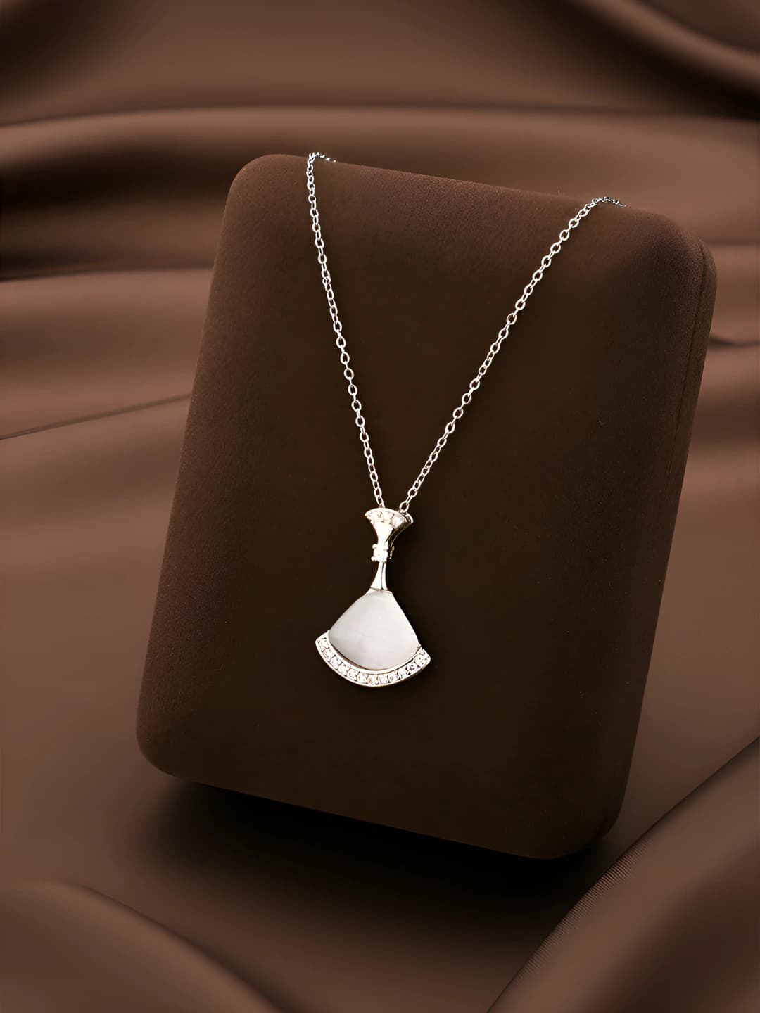 9160 - Silver-white