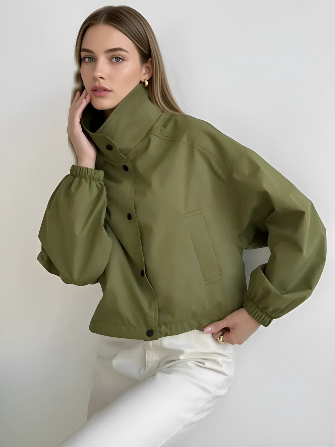 Ayollar uchun bahor-kuz kundalik kalta plash, tik yoqa, uzun yeng, bo'sh (oversize) kesim, bir rangli, polyester