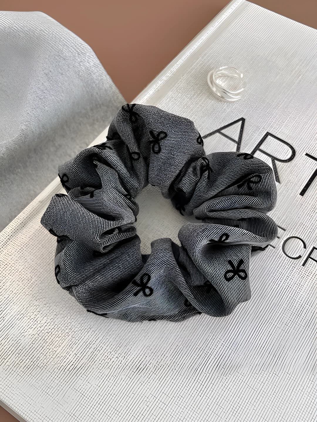 Серый бантик, 12 см