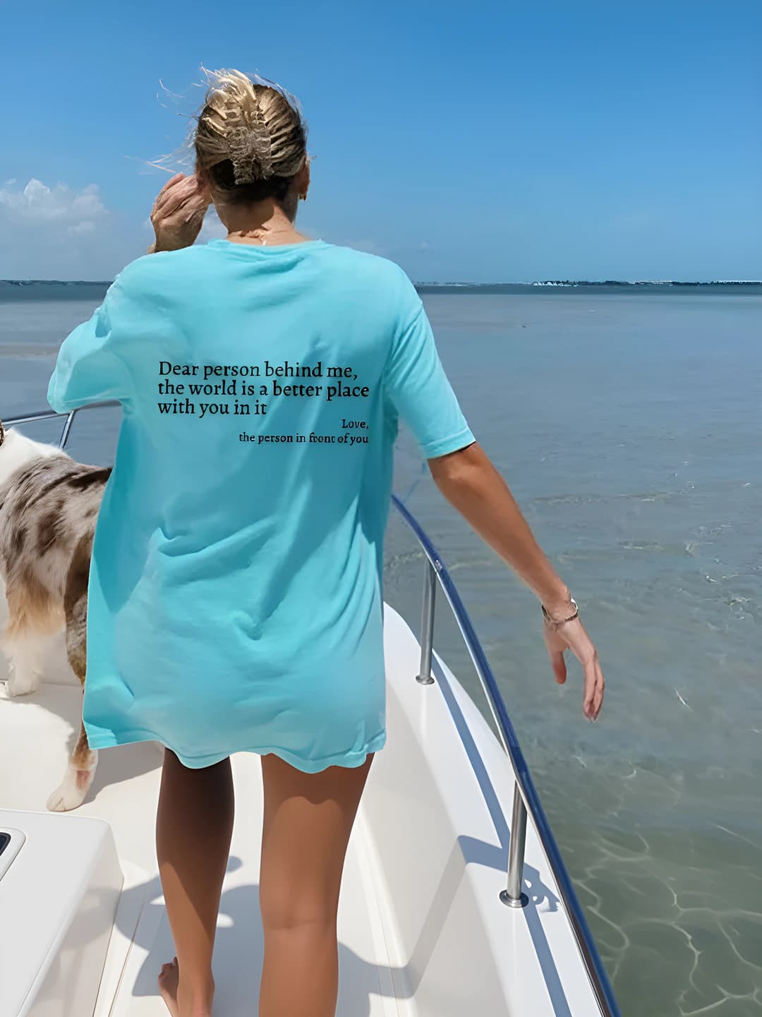 Ko'l ko'k T-shirt qora harflar