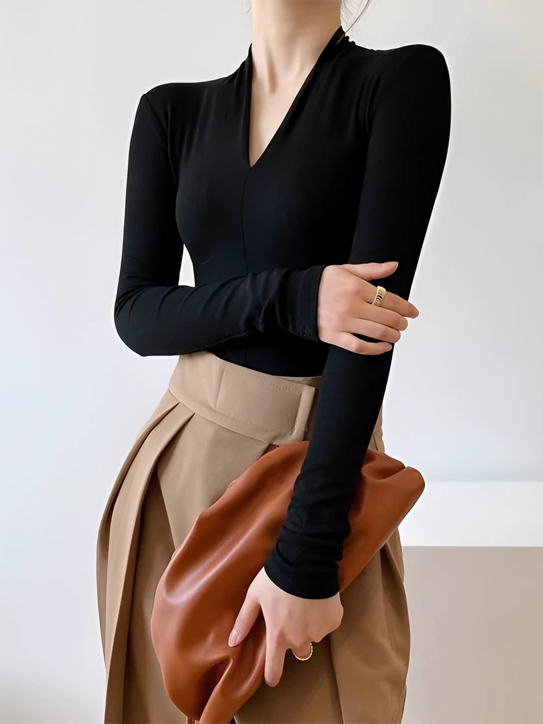 Women's black V-neck long sleeve slim fit long-sleeve base top, solid colour, for spring and autumn