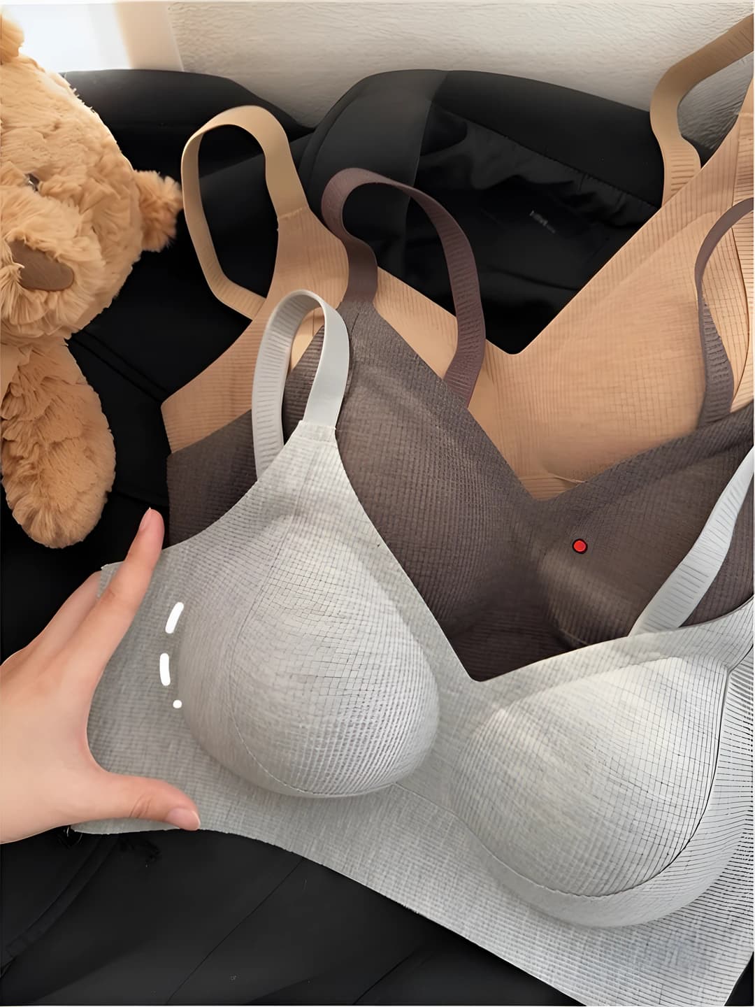 Women's seamless thin lace tank top style bra with soft support and push-up effect