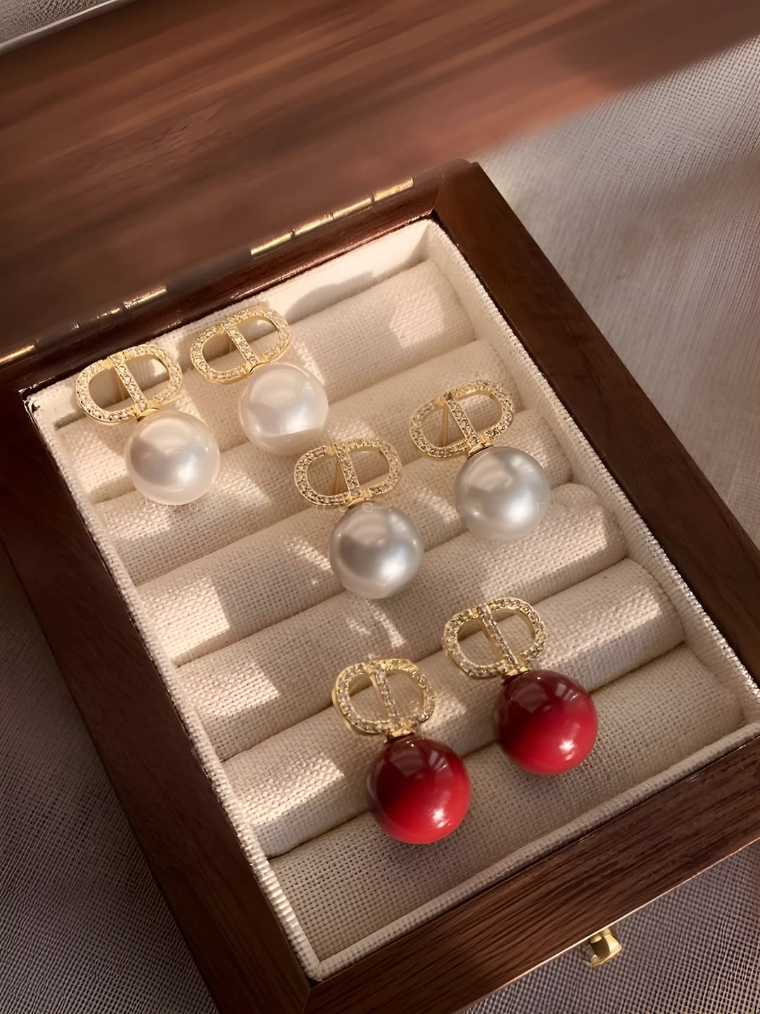 Women's grey pearl earrings in retro style for autumn-winter