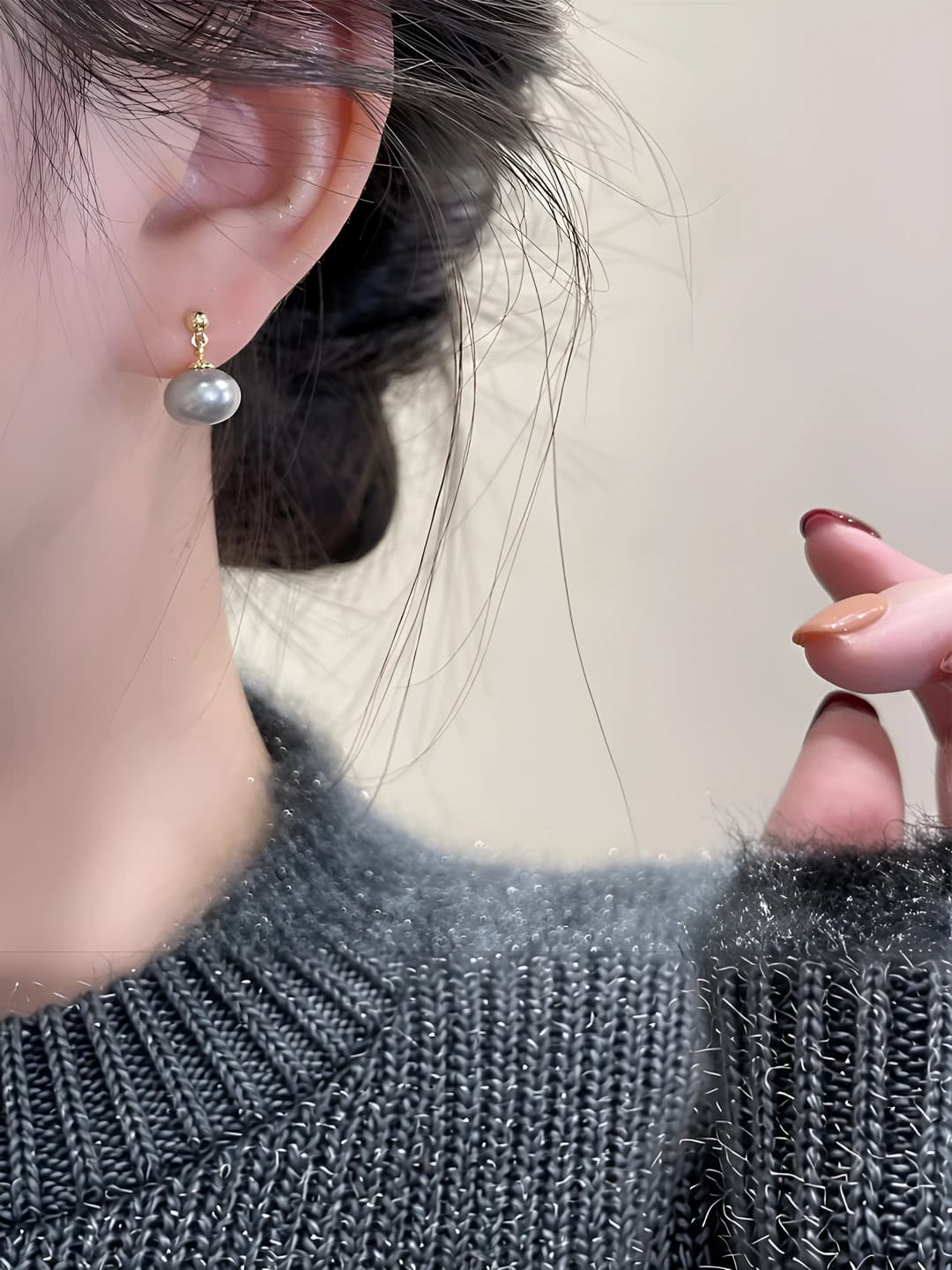 Silver-grey pearl earrings