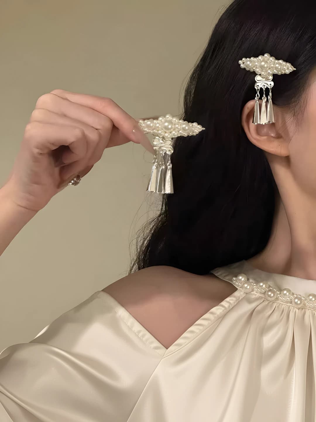 Women's pearl tassel hair clip 2026, new style, handmade, white silver color