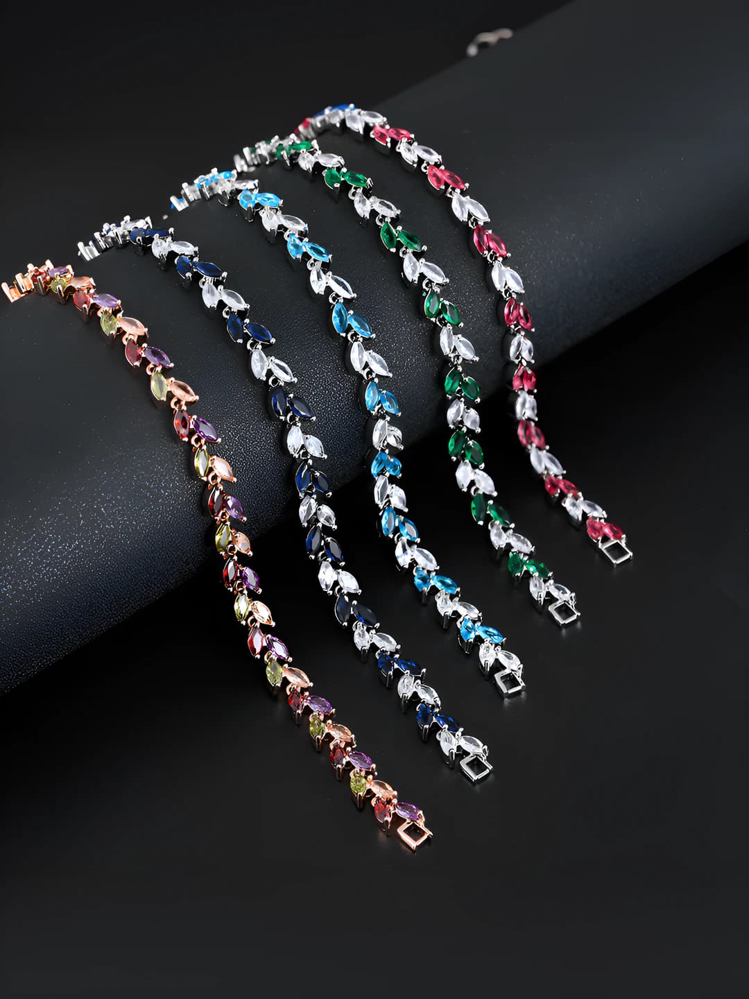 Women's zircon bracelet, geometric oval shape, gold-plated brass, leaf design element, light luxury style
