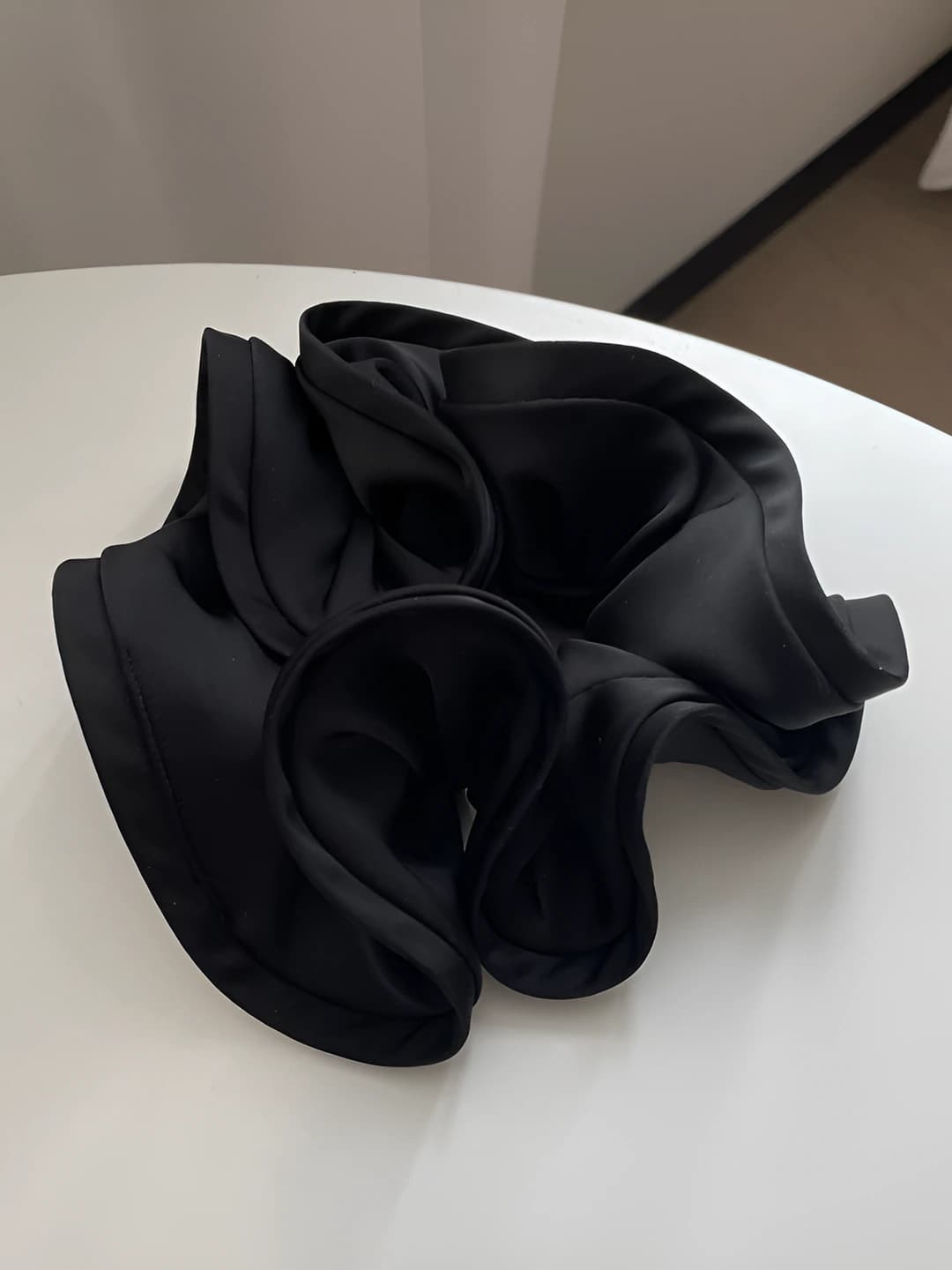 Ruffled scrunchie - Black