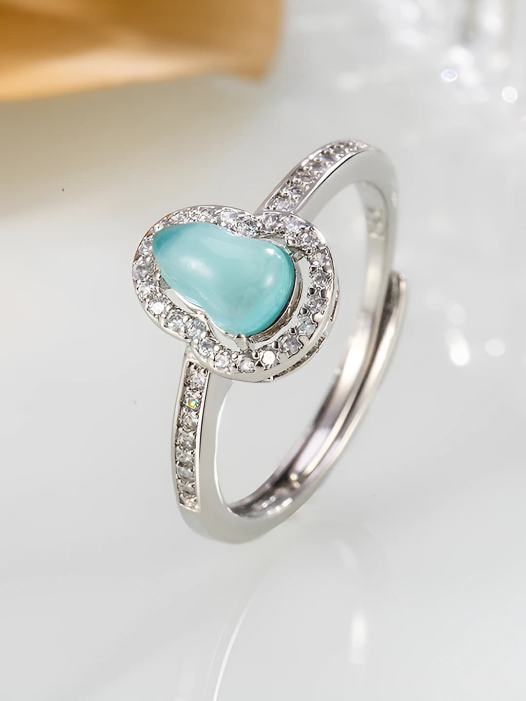 Women's ring made of 925 silver and natural blue crystal in gourd shape