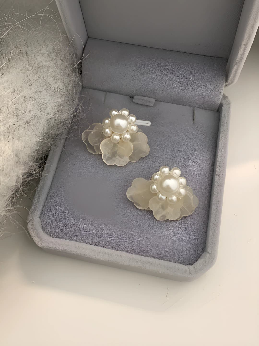Серебряная игла - белый