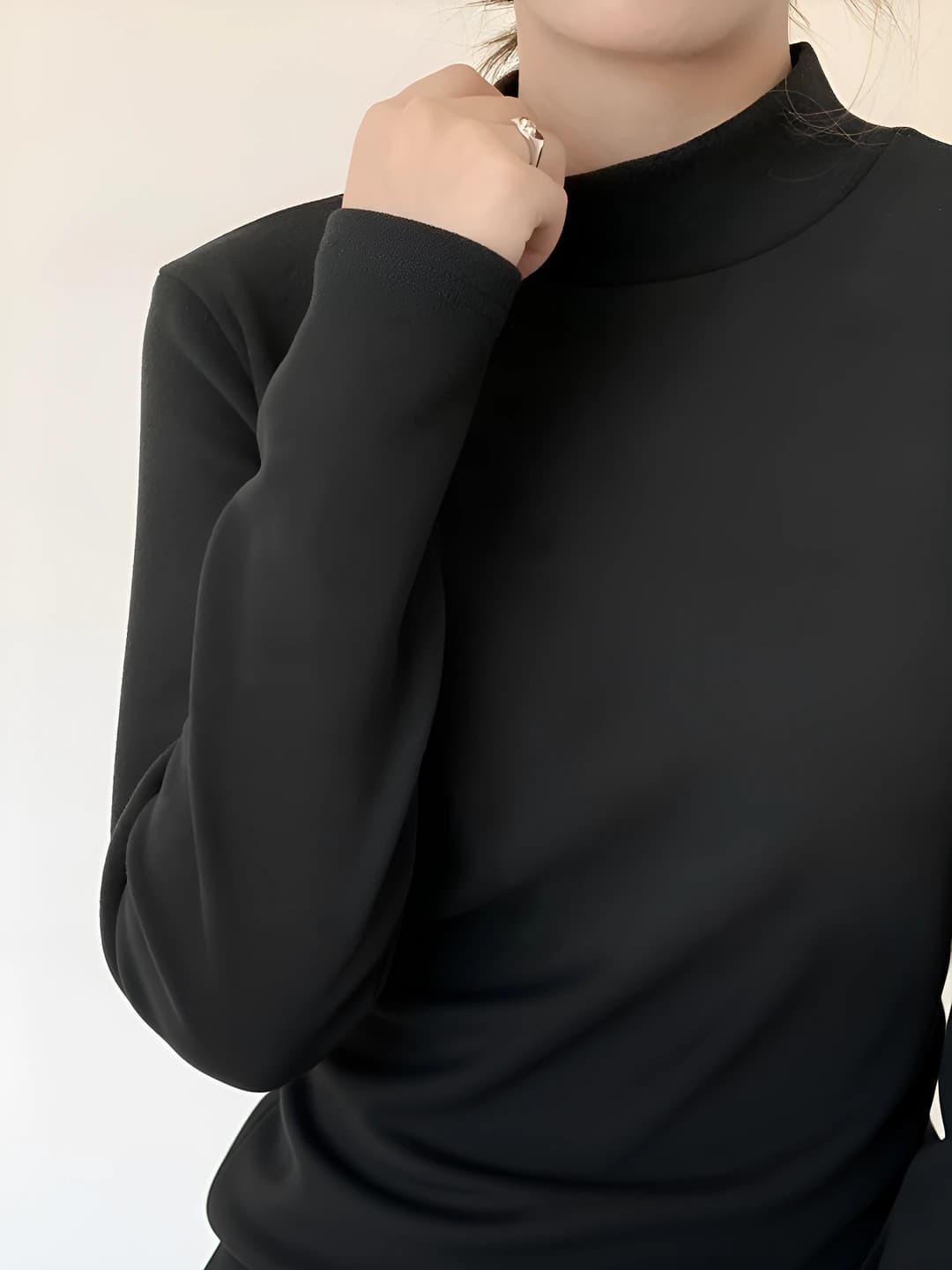 Derlon mock neck black