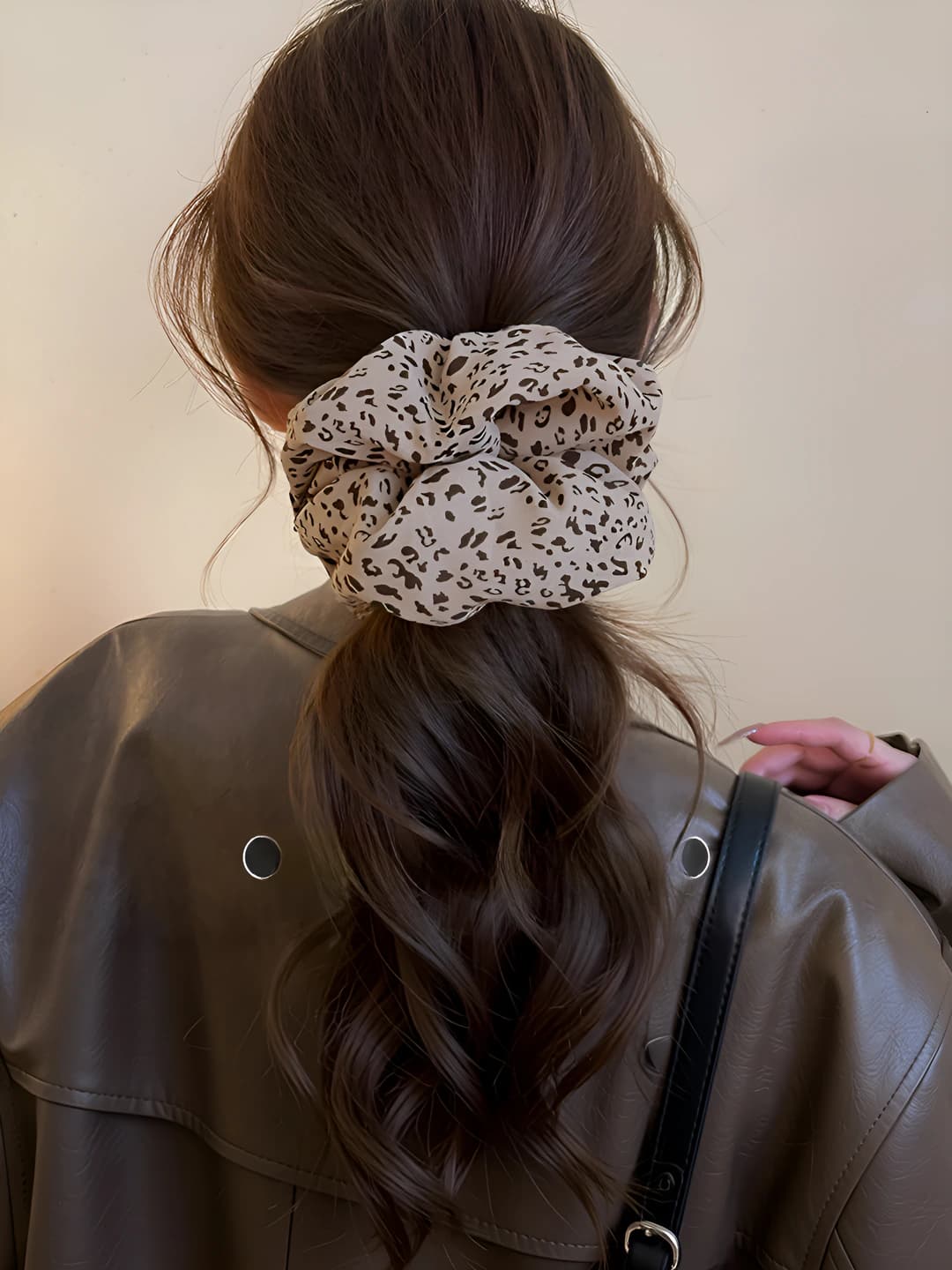 Light leopard hair tie