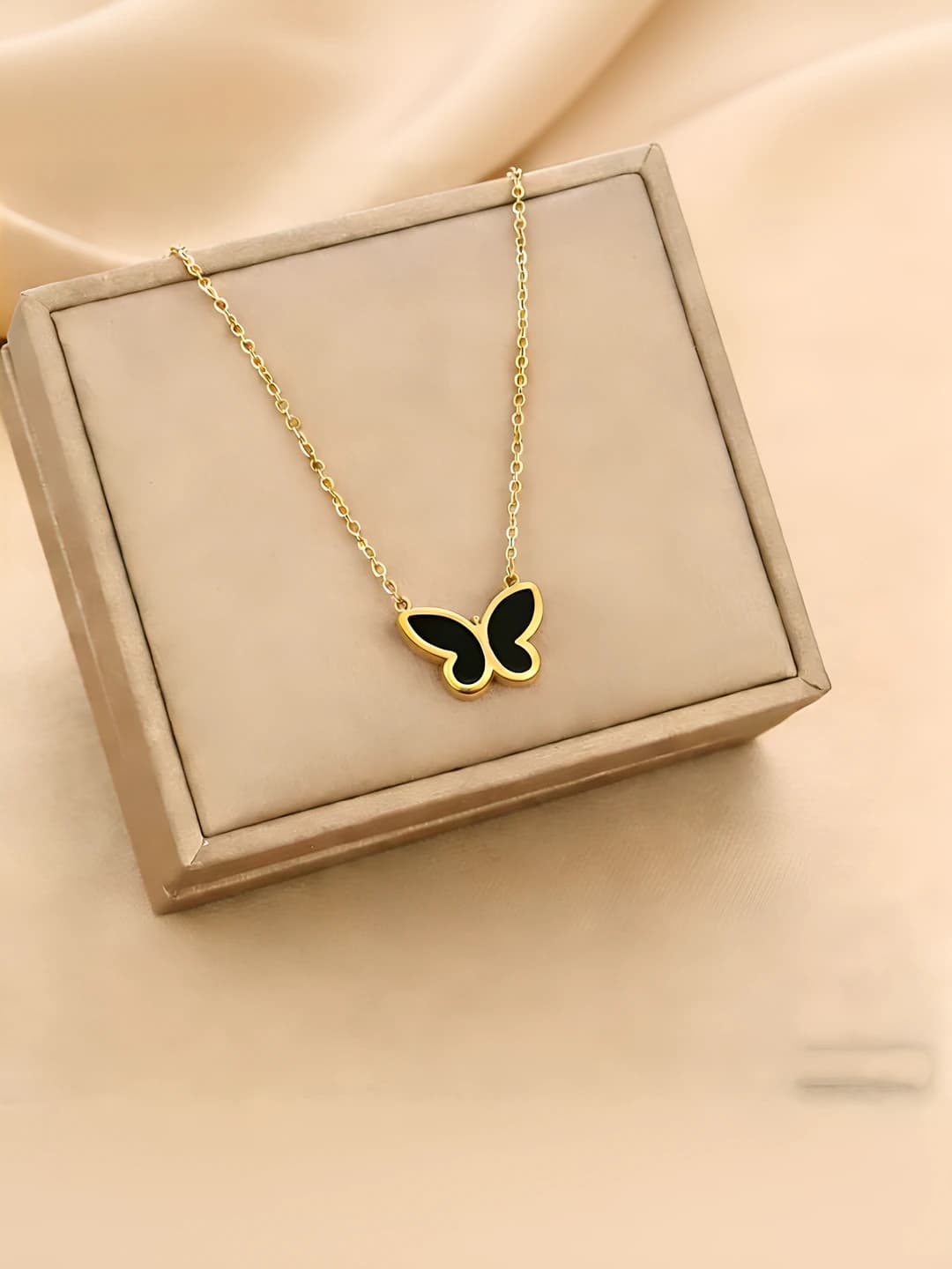 8842-Gold-Black