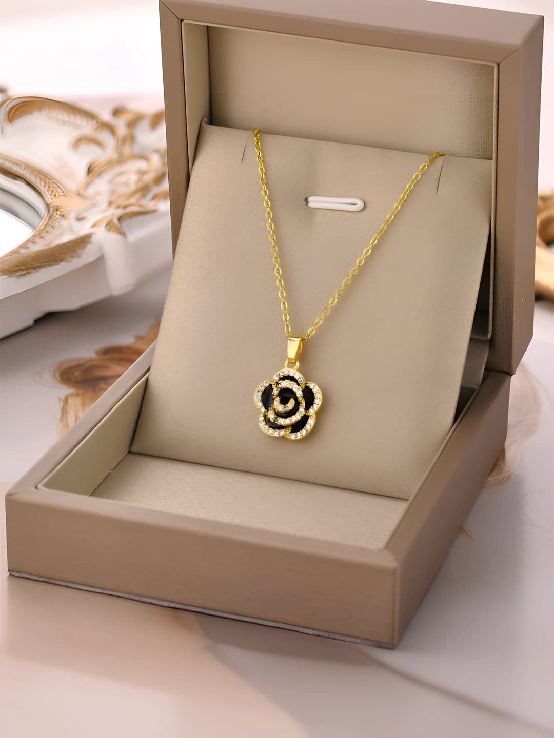 8971-Oltin-qora
