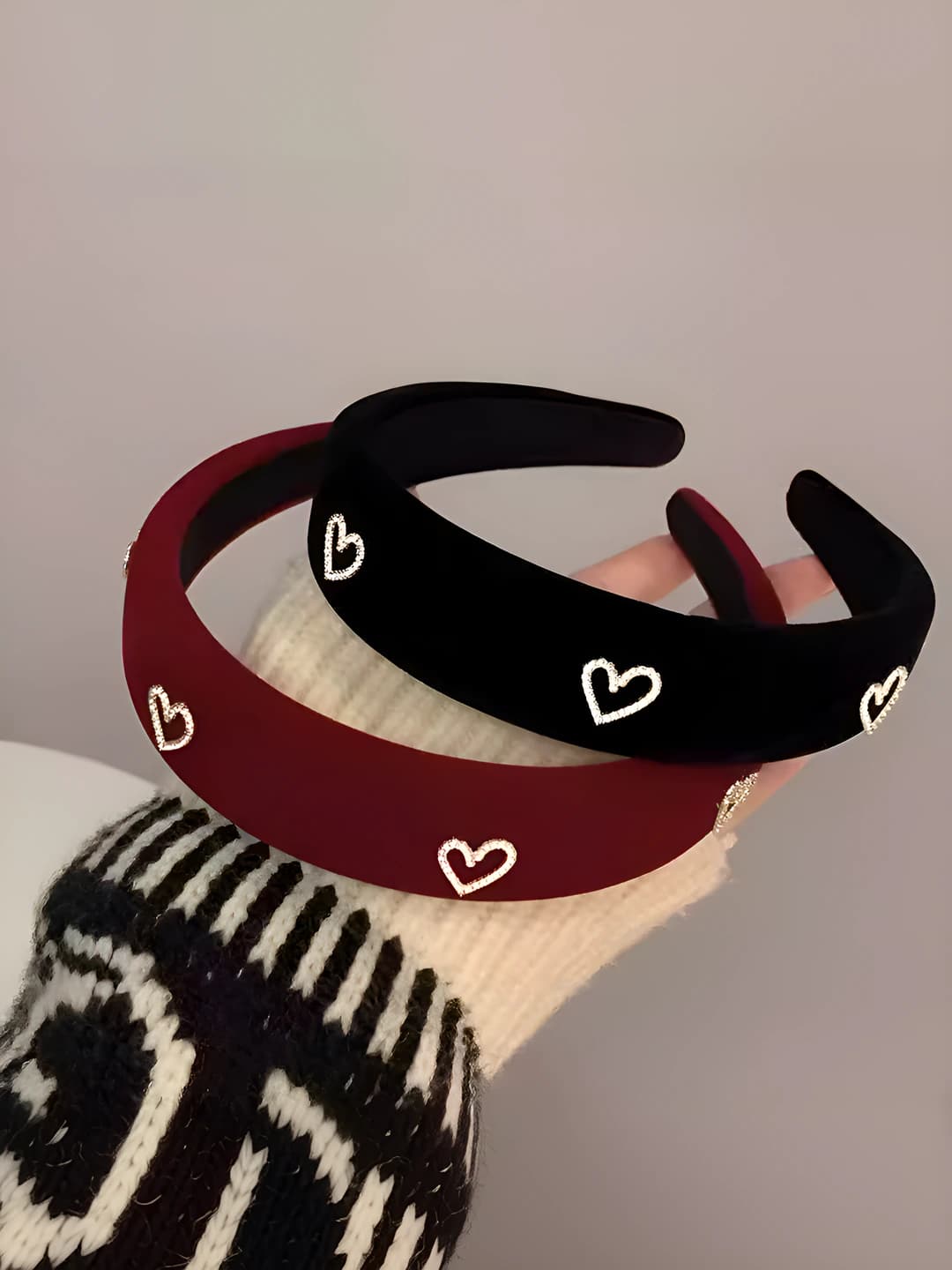 Women's retro velvet headband with wide edge and heart rhinestones for autumn-winter