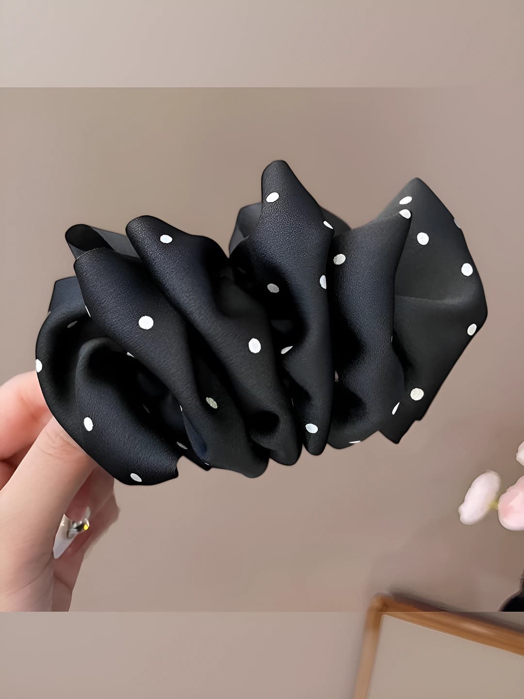 Black polka dot ~12 cm