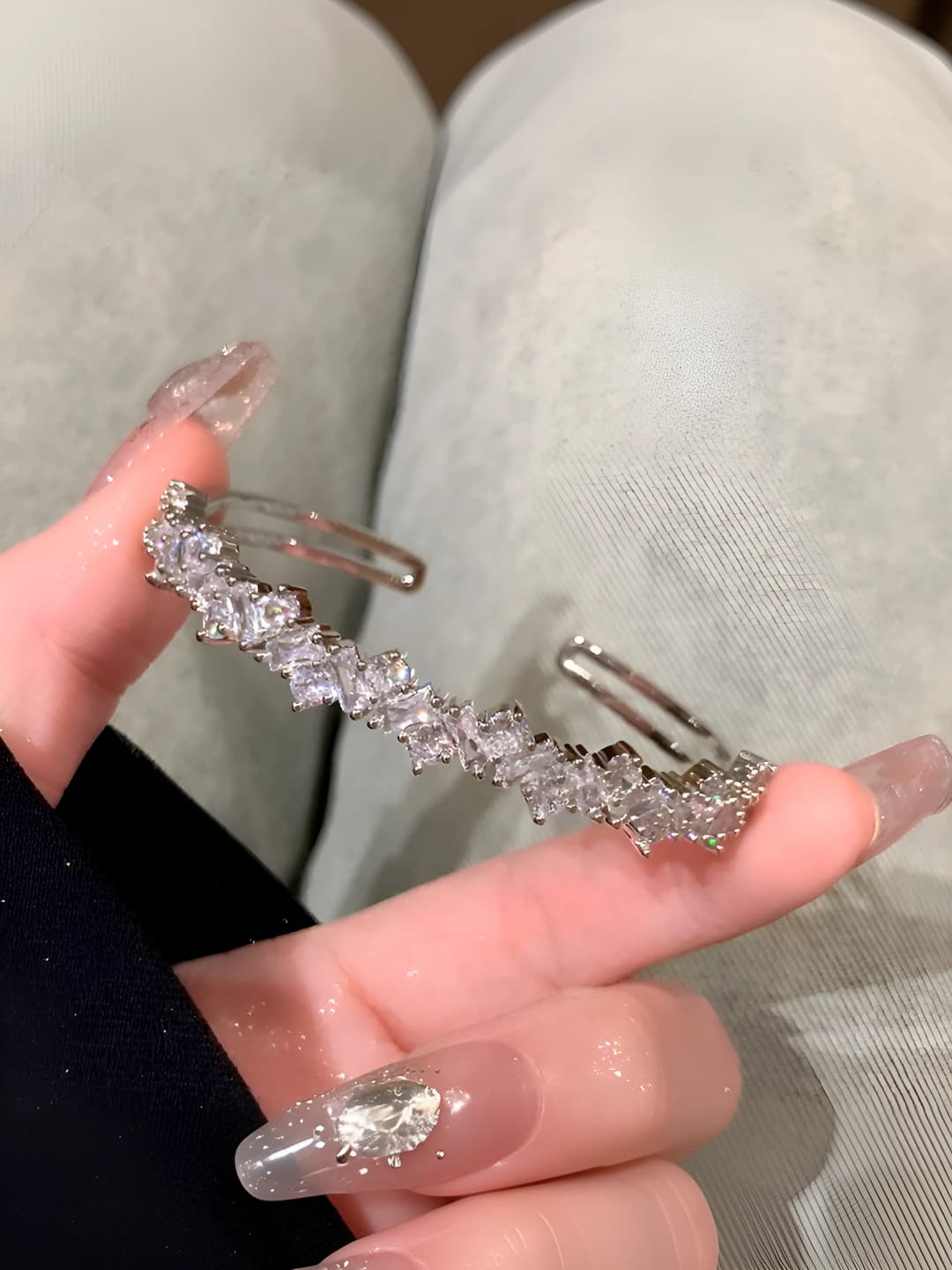 Women's open bangle with irregular shape, set with zircon, in Japanese-Korean style