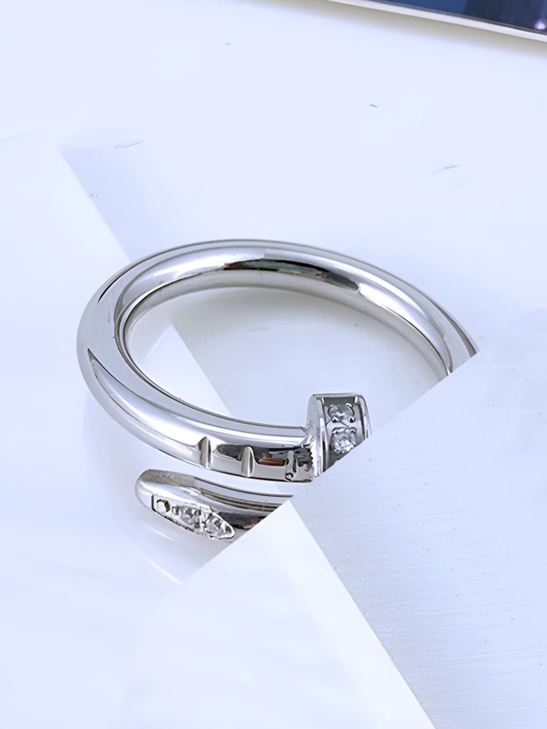 White gold, V-gold plating