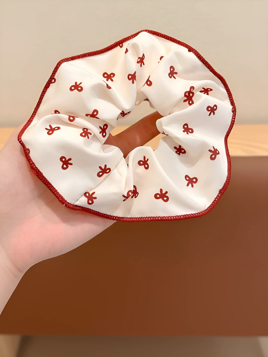 White bow print, 14 cm