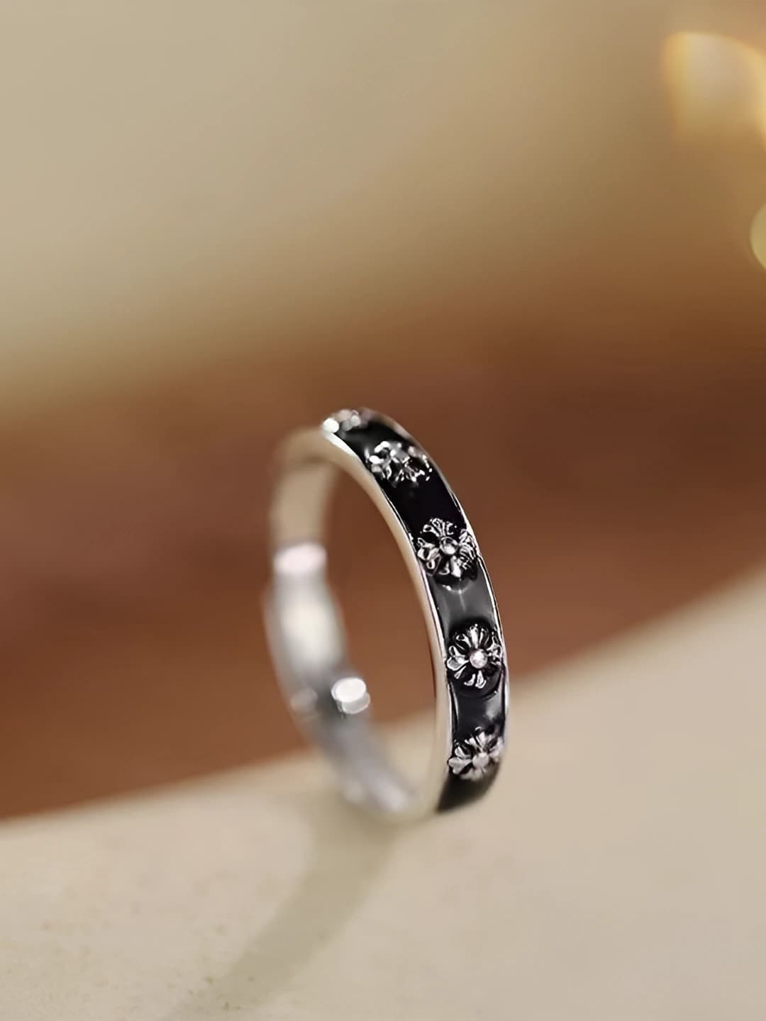 M122 iris ring black