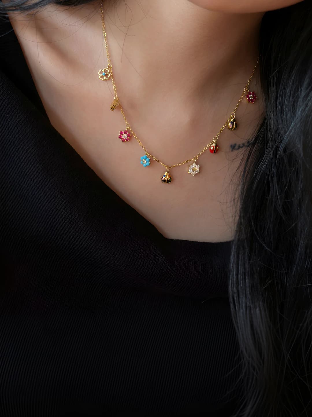 Women's retro flower charm necklace with colored zircons