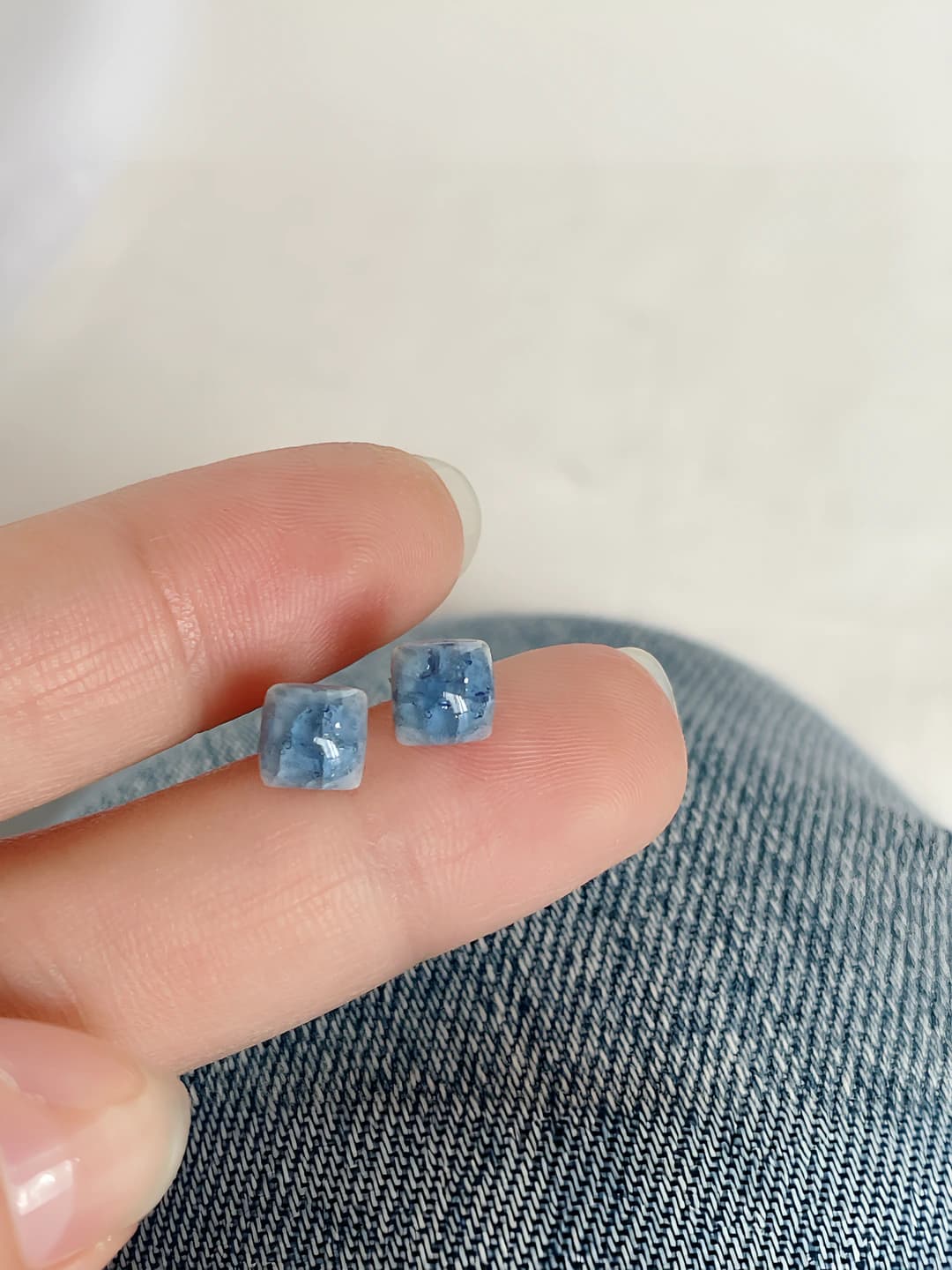 Dark blue square ice crack steel pin