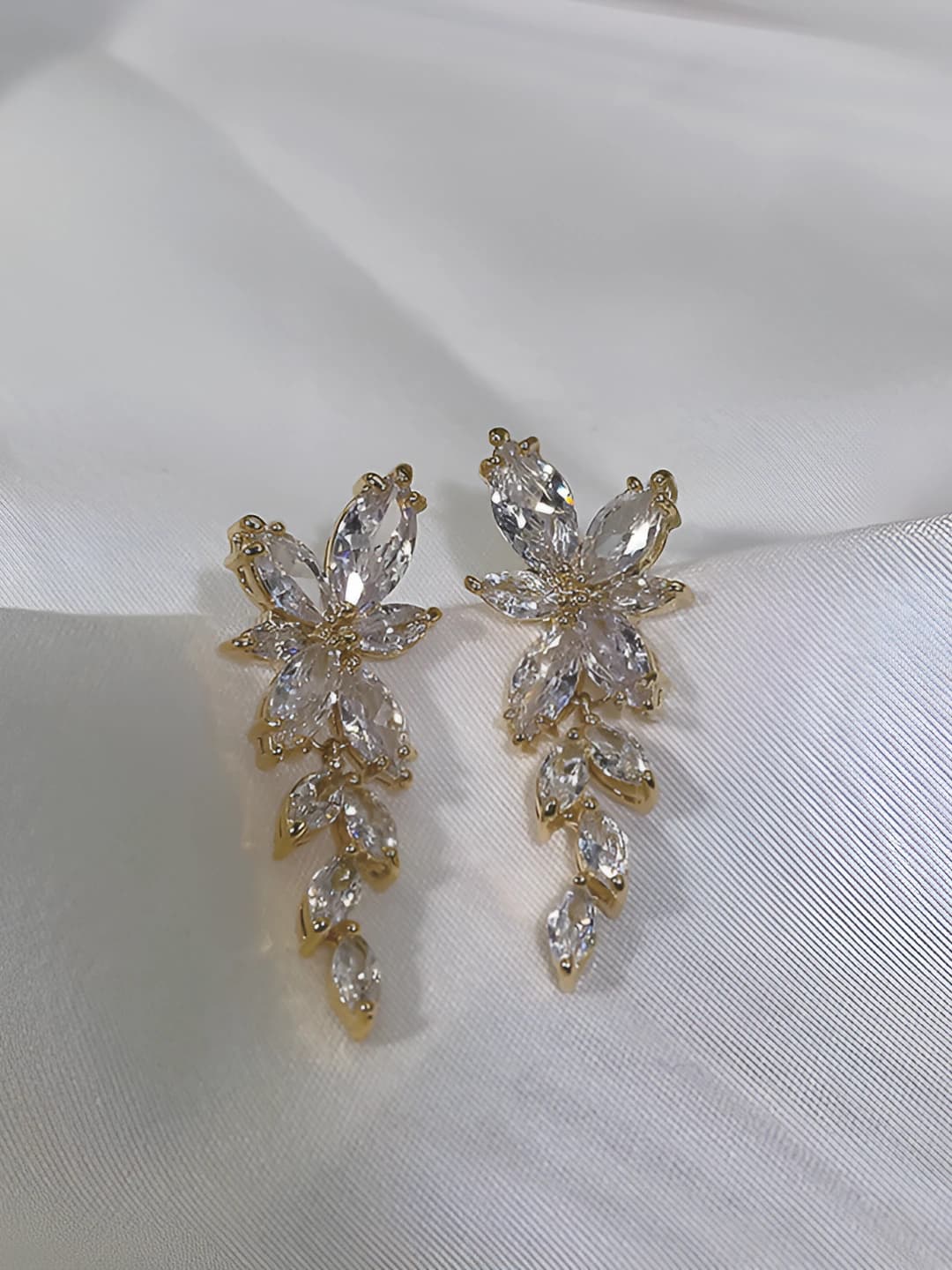 Women's olive branch leaf earrings with zircon