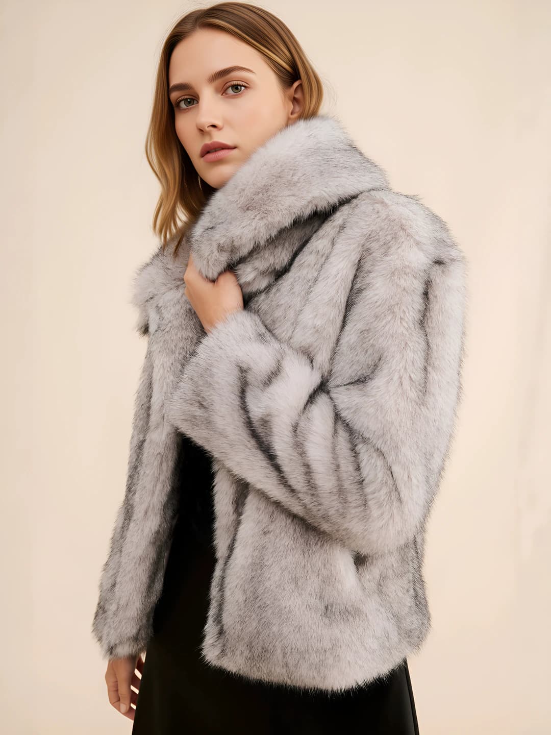 Women's warm short fur coat: lapel collar, long sleeve, fabric: faux fox fur