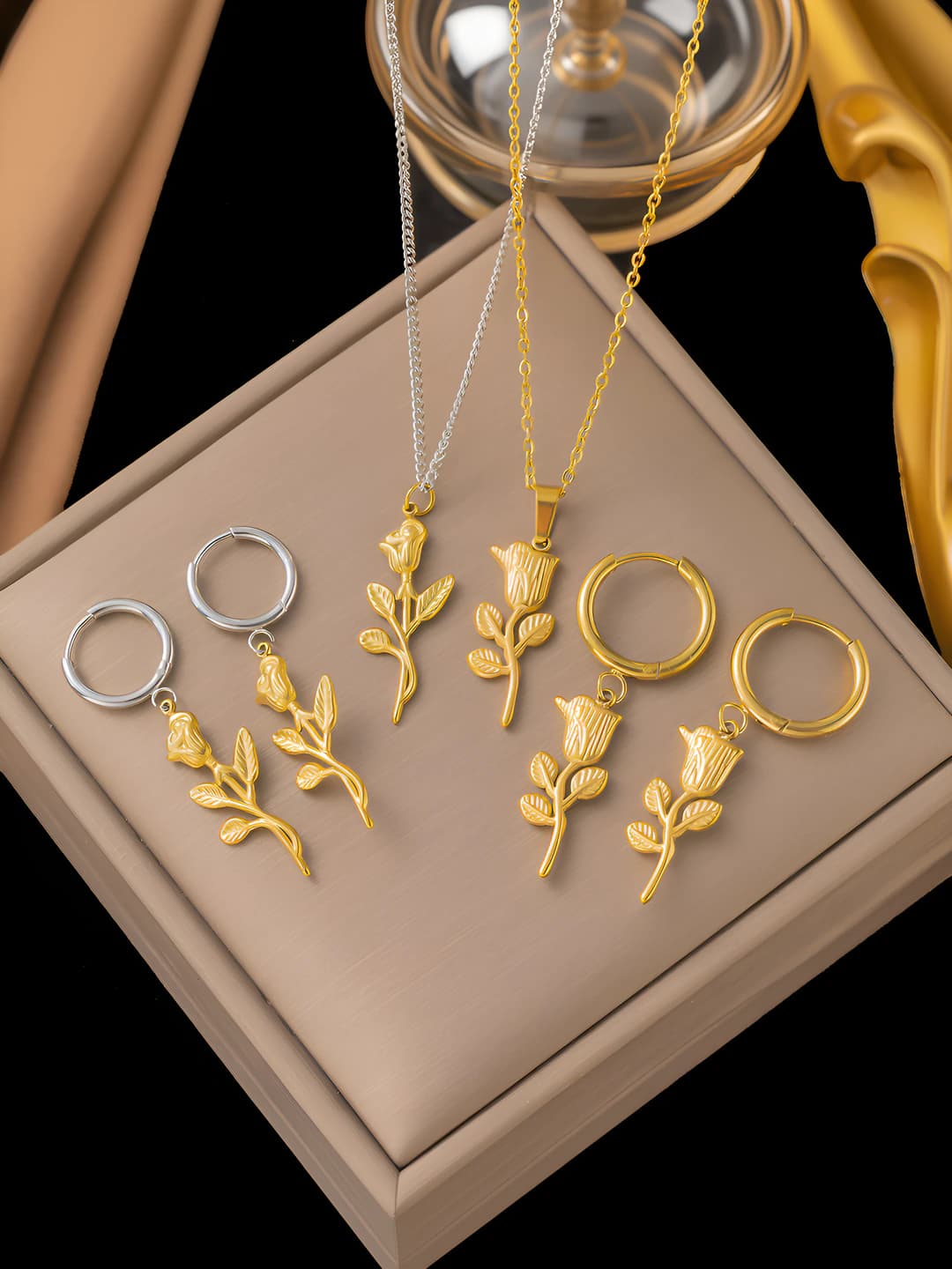 Women's titanium steel set: earrings and short chain with O-link