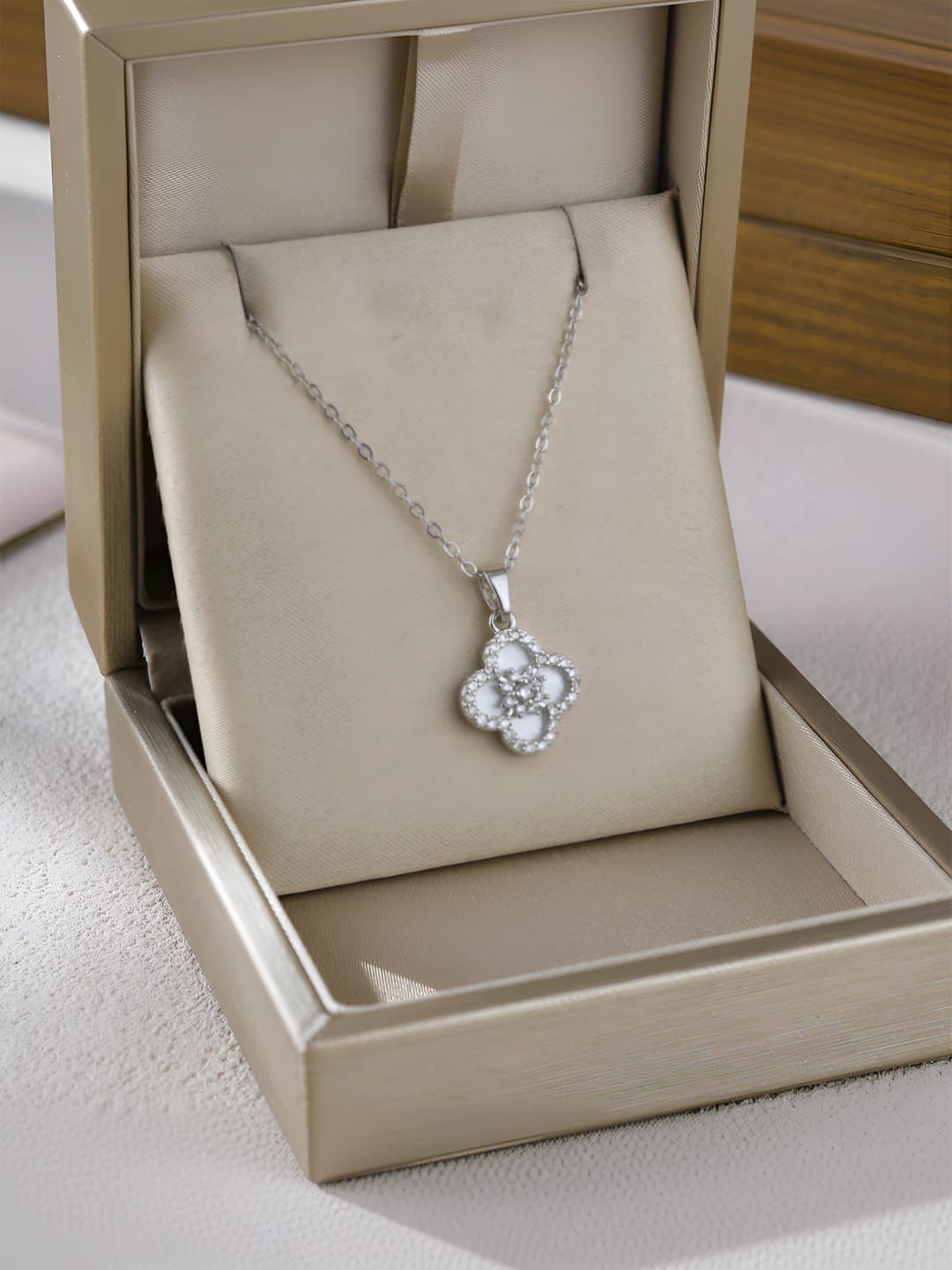 1014-Silver white