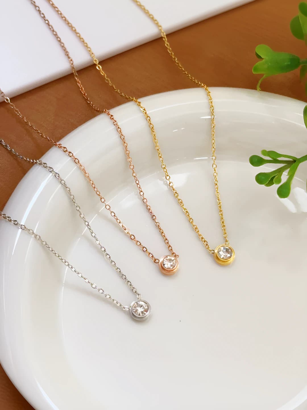 Women's mini titanium steel pendant necklace with 18K plating, O-link chain, design element, 41-50 cm