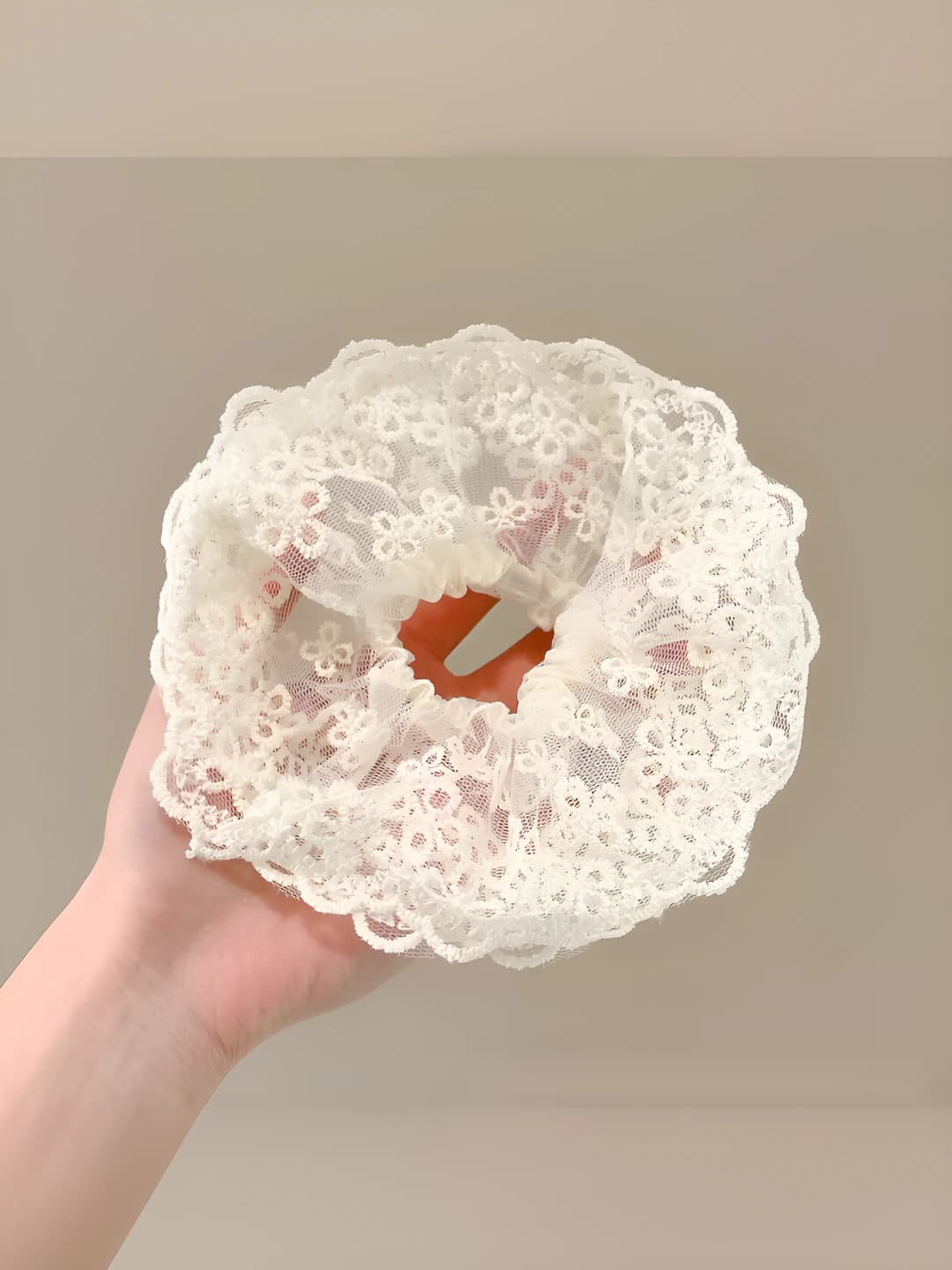 Четырёхлистный кружевной молочный хвостик - 16CM
