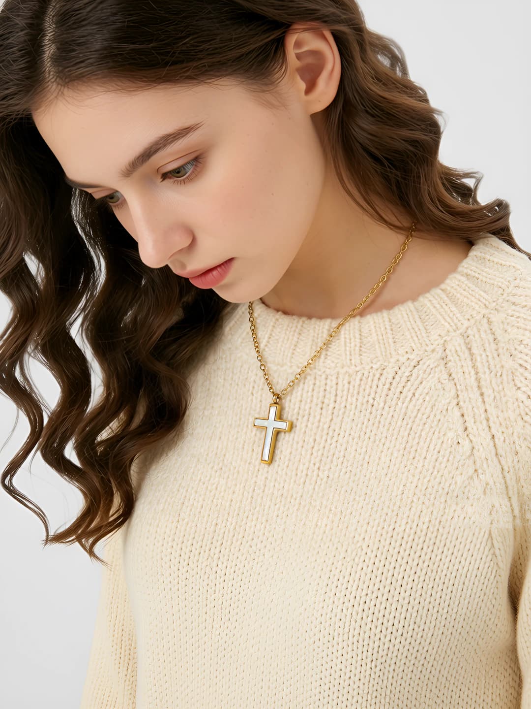 Men's and women's cross pendant necklace in titanium steel