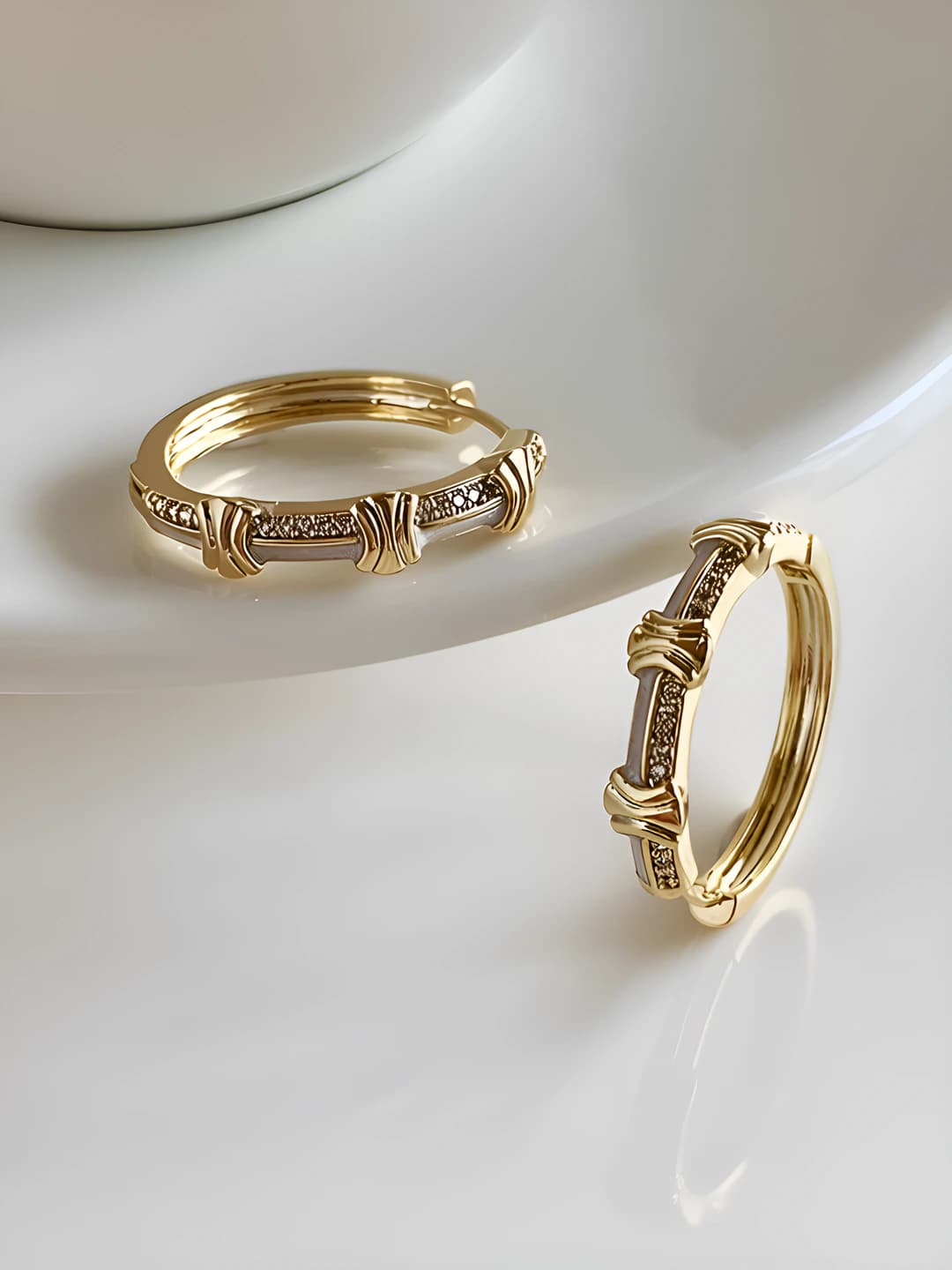Women's retro gold geometric hoop earrings with rhinestones, face-slimming design