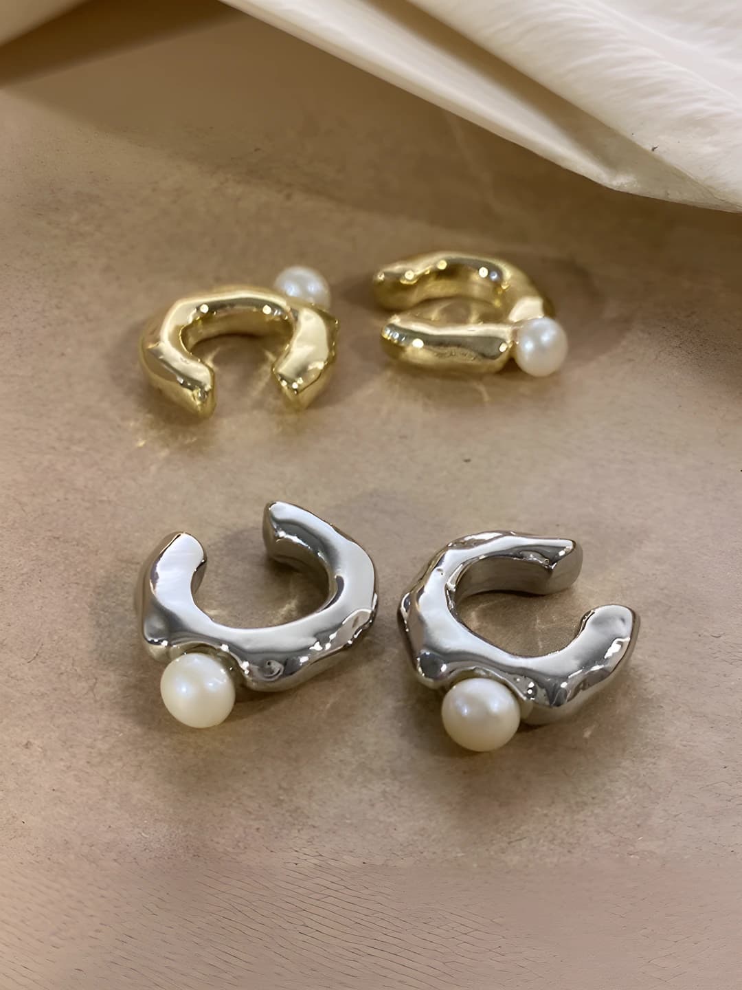 Women's pearl earrings: no piercing, light luxury style, geometric design, ear cuffs