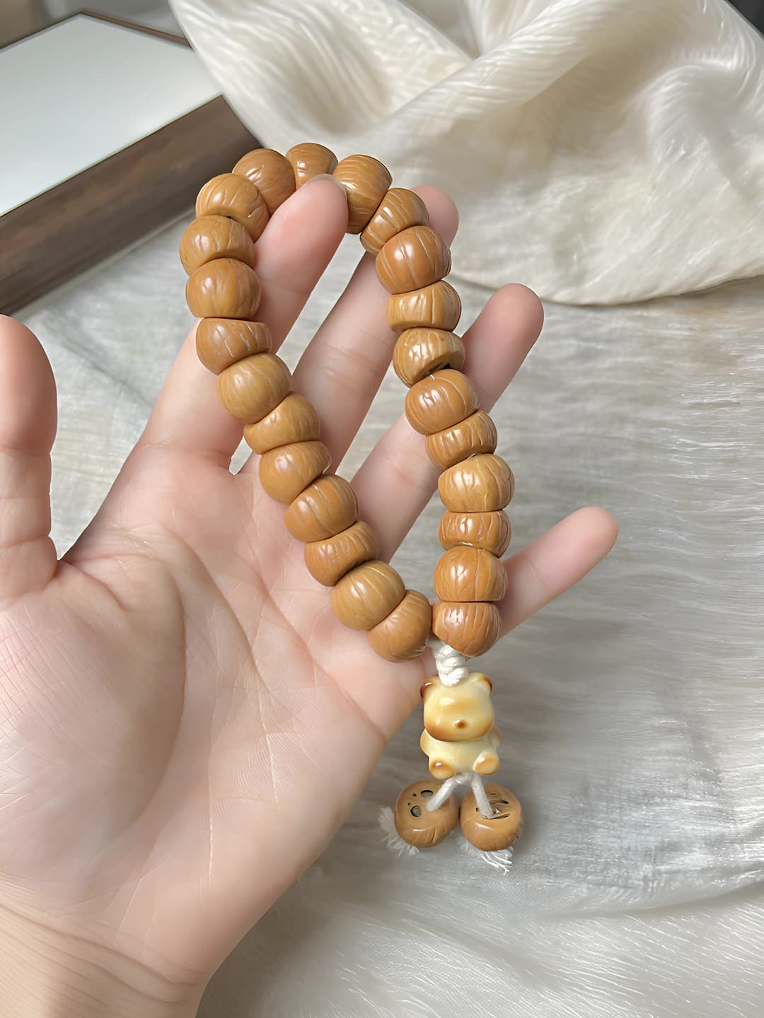 Kechki orol - maymun boshi, konus
