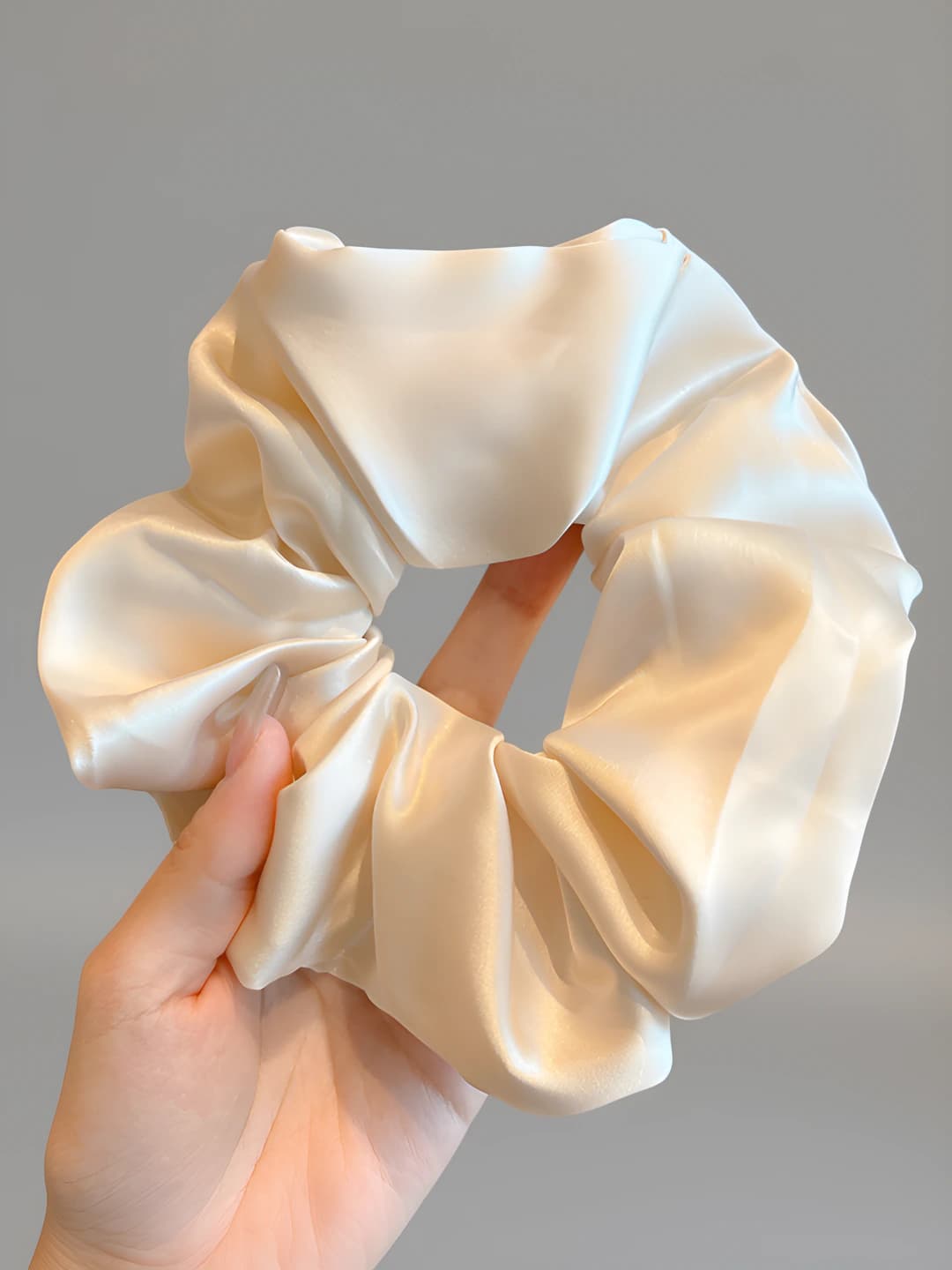 4# Large, off-white, ~13 cm