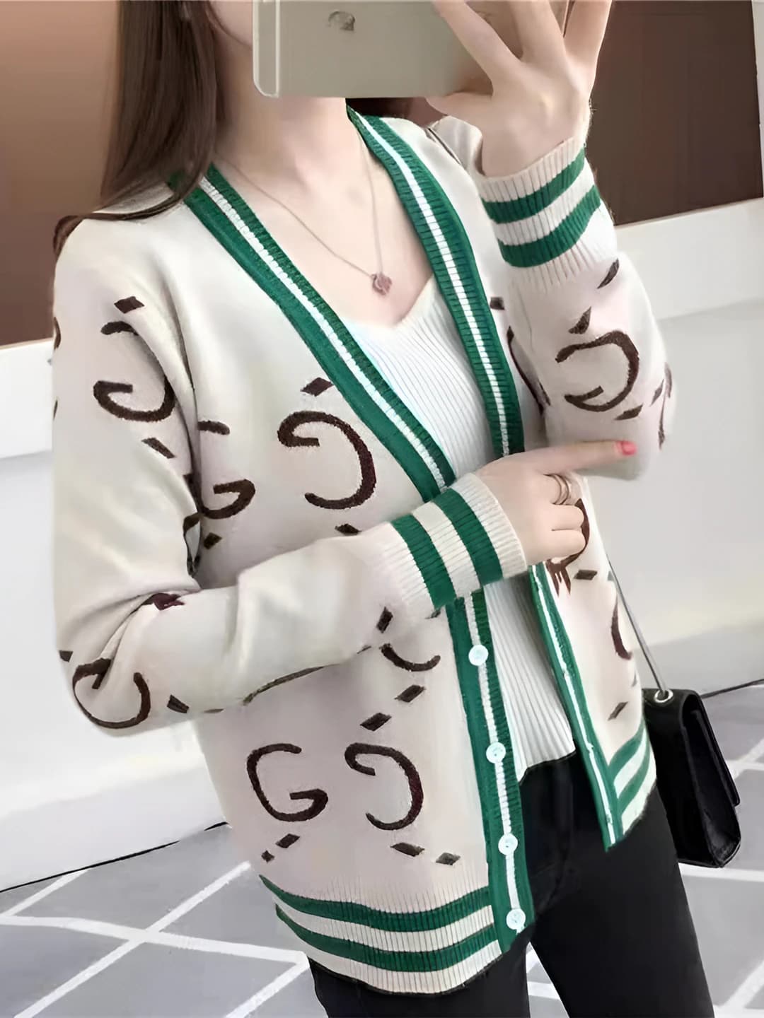 Ayollar uchun harflar naqshli trikotaj kardigan, kuz-qish, koreys uslubida, bo'sh (oversize) kesim, V-yoqa, uzun yeng, polyester