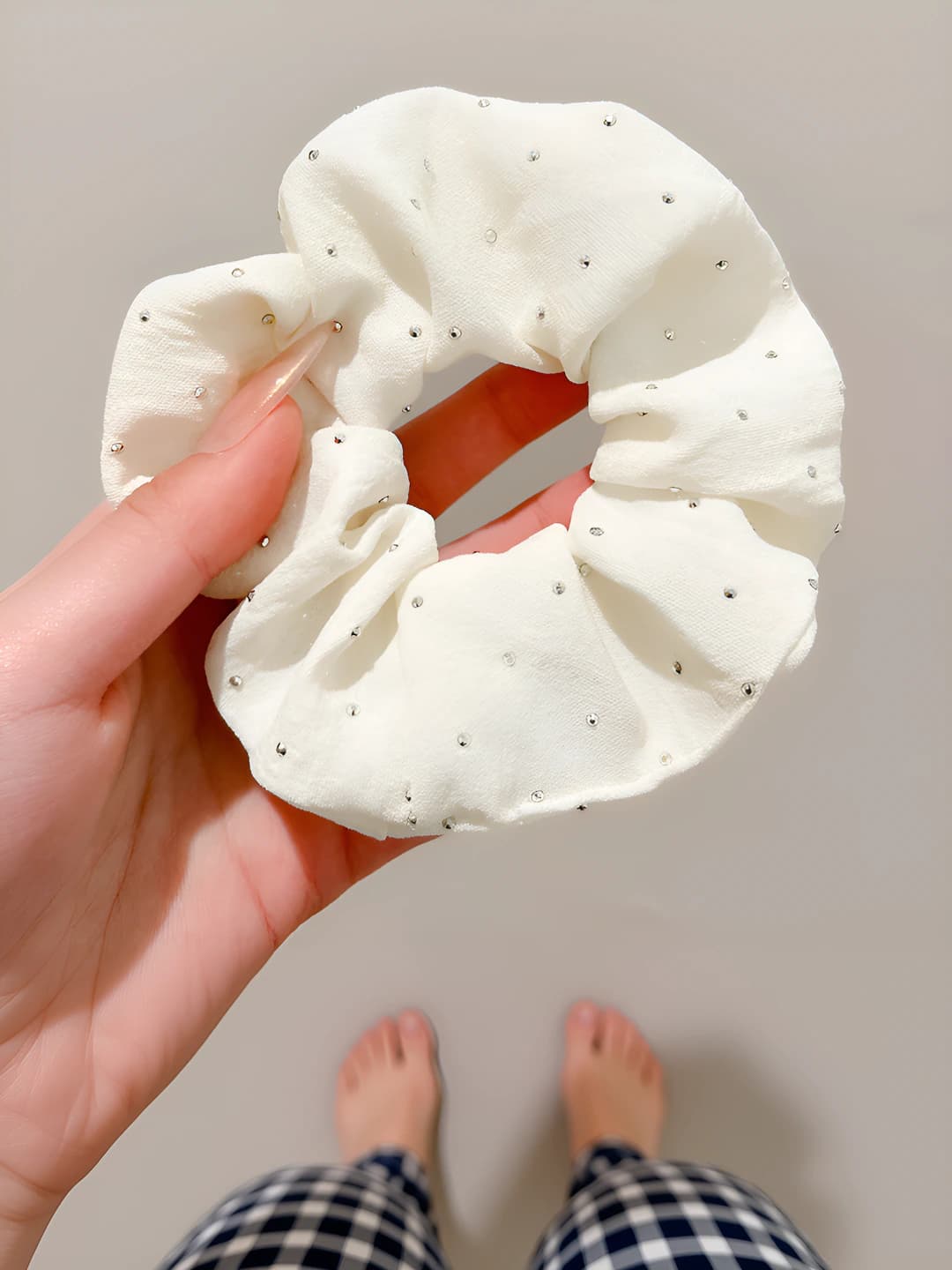 Молочный, стразы, 10 см