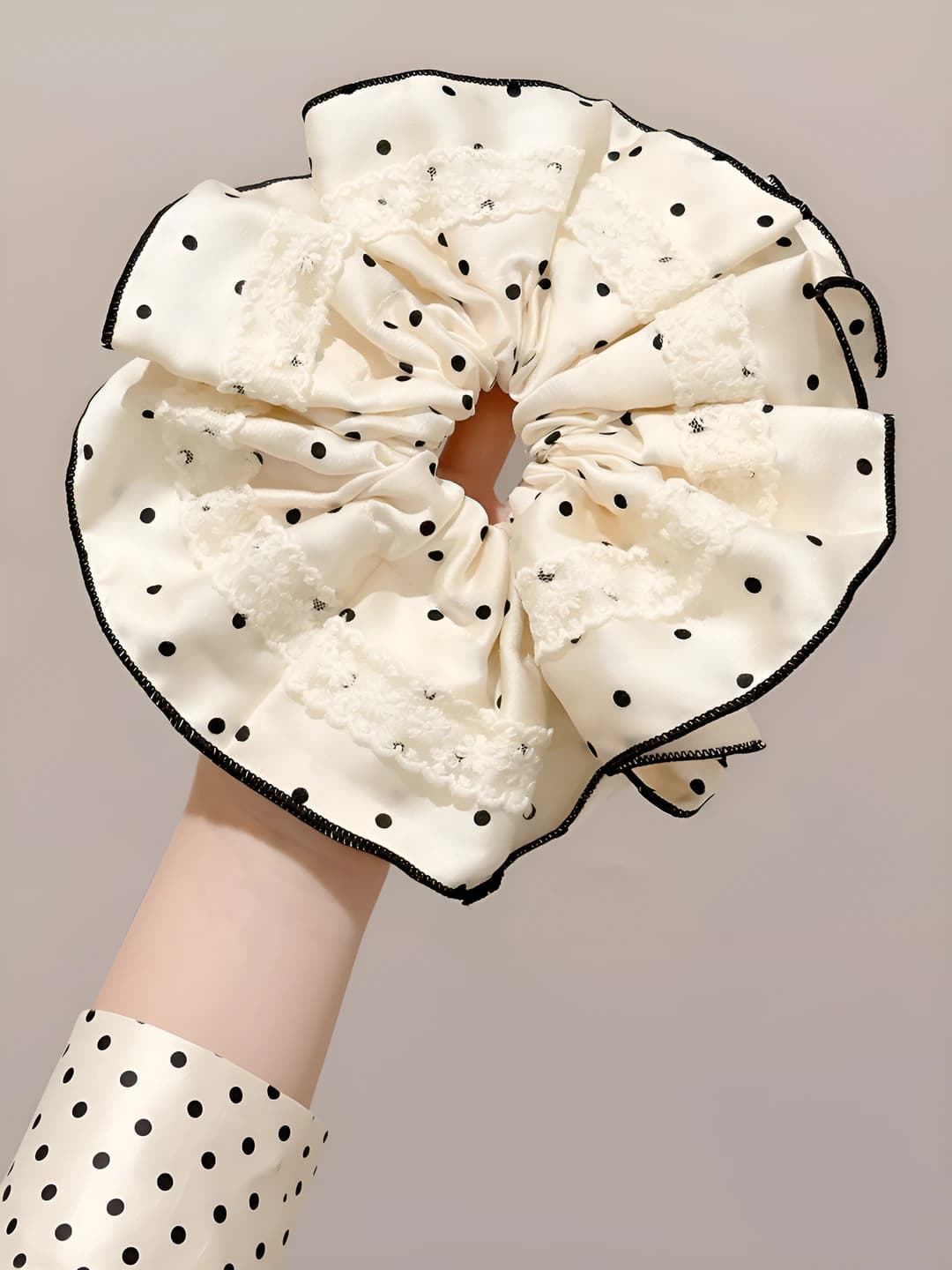 1# White-lace 21 cm 18 cm