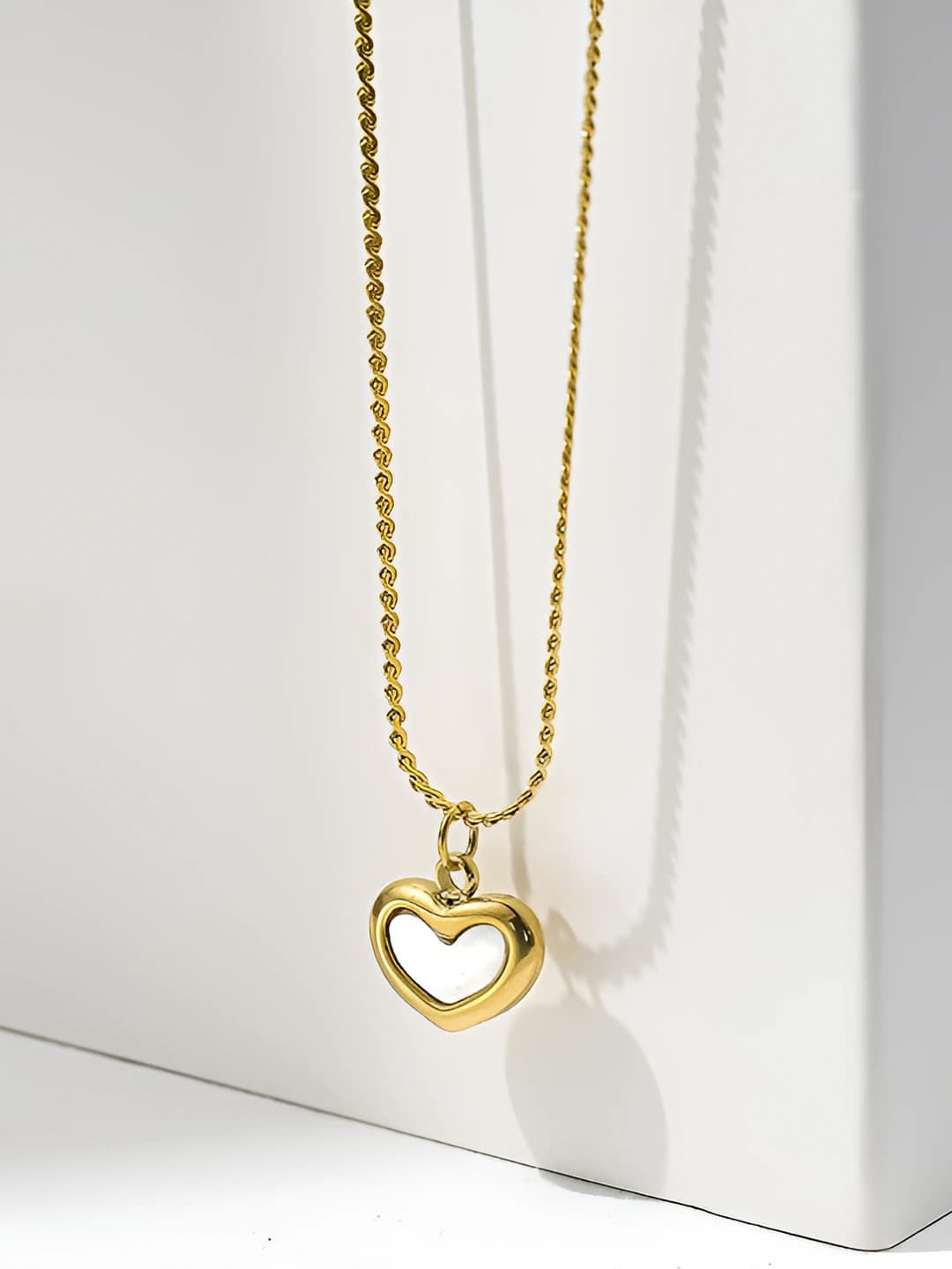 865 White pearl heart Chain Gold