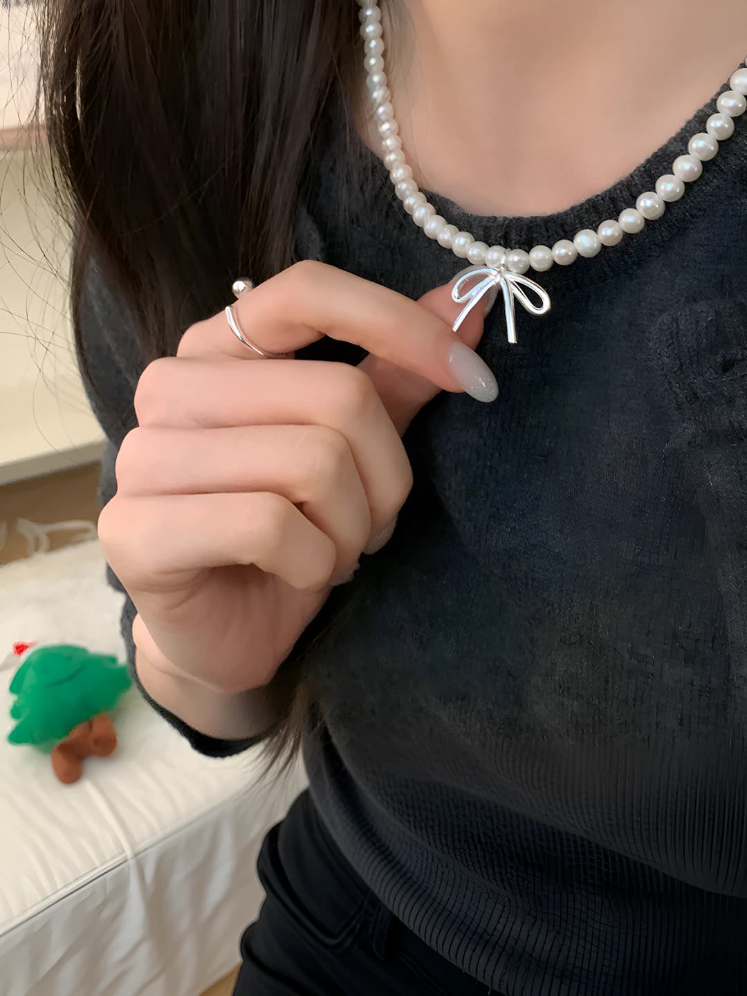 Ayollar uchun Shamballa uslubidagi perl qoralari bilan bog'langan, 14k oltin qoplamali, 31-40 sm uzunlikdagi, yulduz shaklidagi osma bilan, oddiy klavikula zanjiri