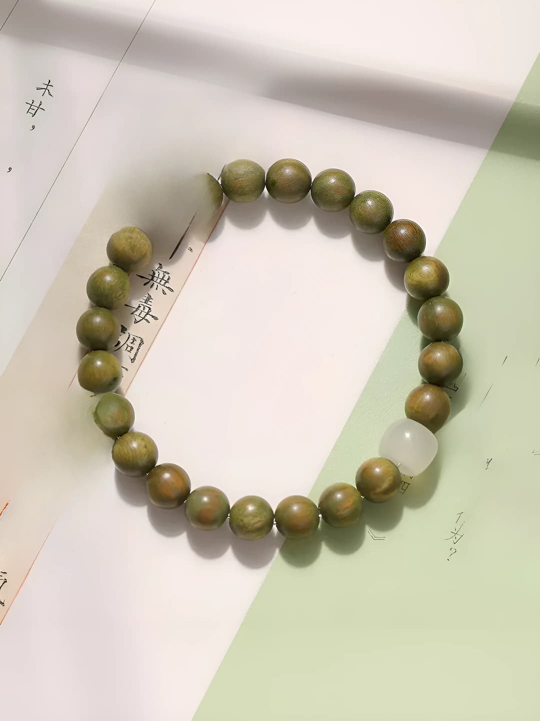 Green sandalwood, Micro Feather