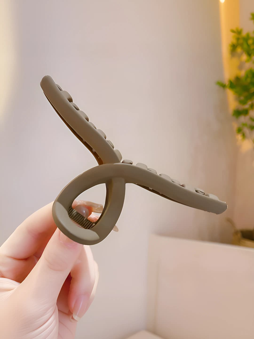 Khaki Y-shape clip