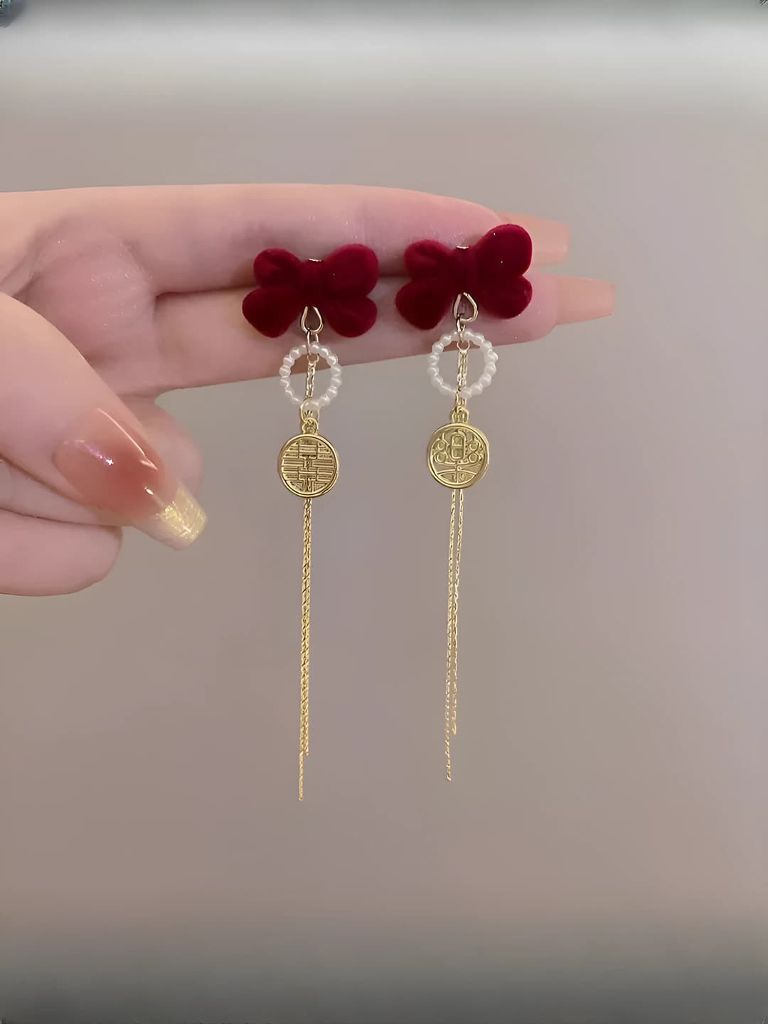 Ayollar uchun retro uslubdagi qizil baxmal tasma va uzun tassel dizaynli ziraklar