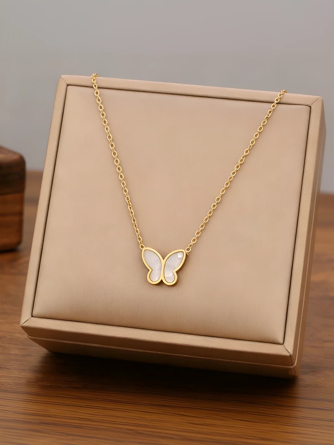 8842-Gold white
