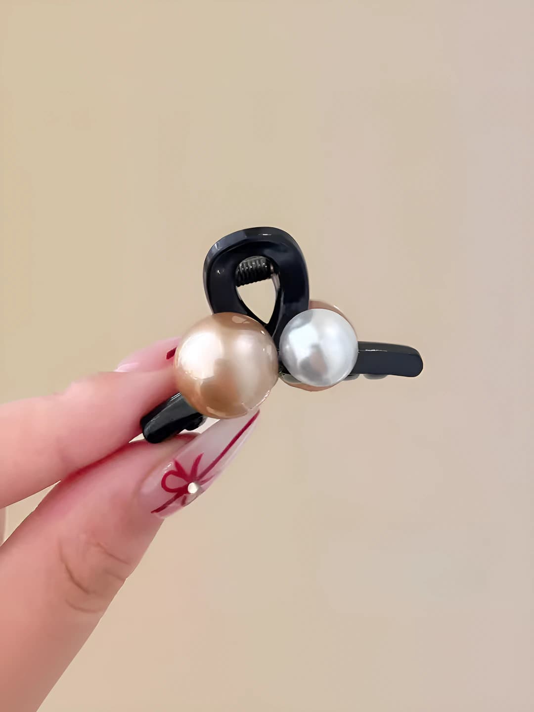 Champagne white pearl, ~4.5 cm