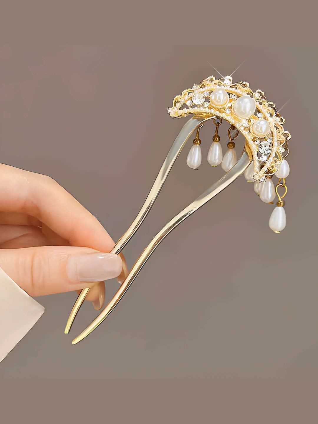 Very beautiful pearl U-shaped pin