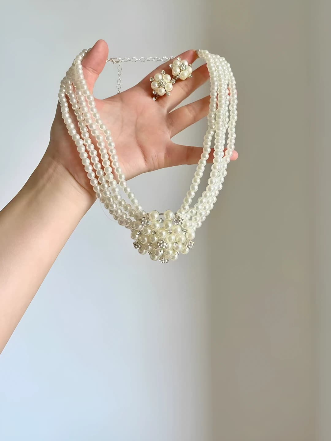 Women's French elegant pearl flower necklace, aristocratic, delicate, light luxury, high-end clavicle chain