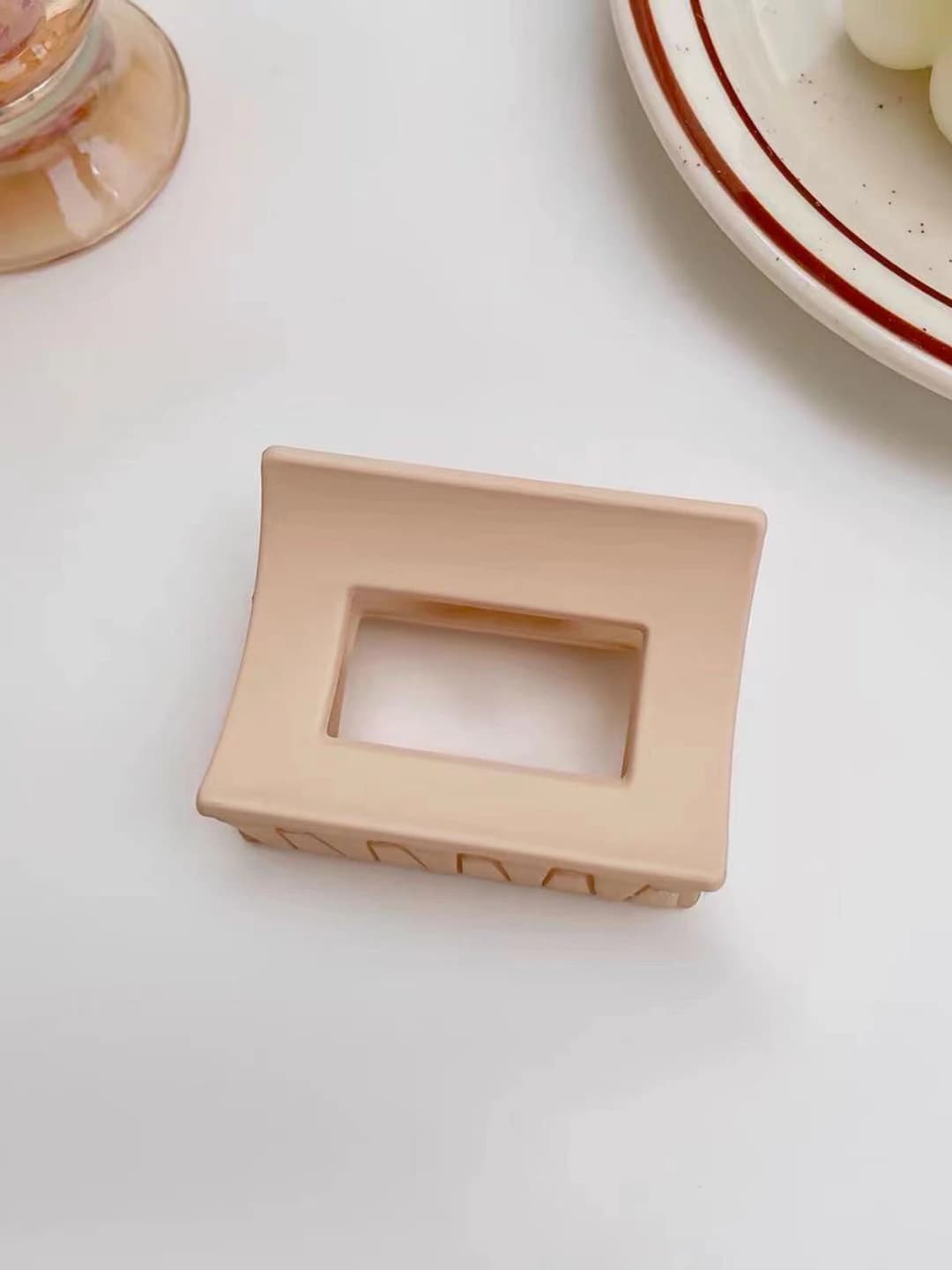 Beige, H-shape